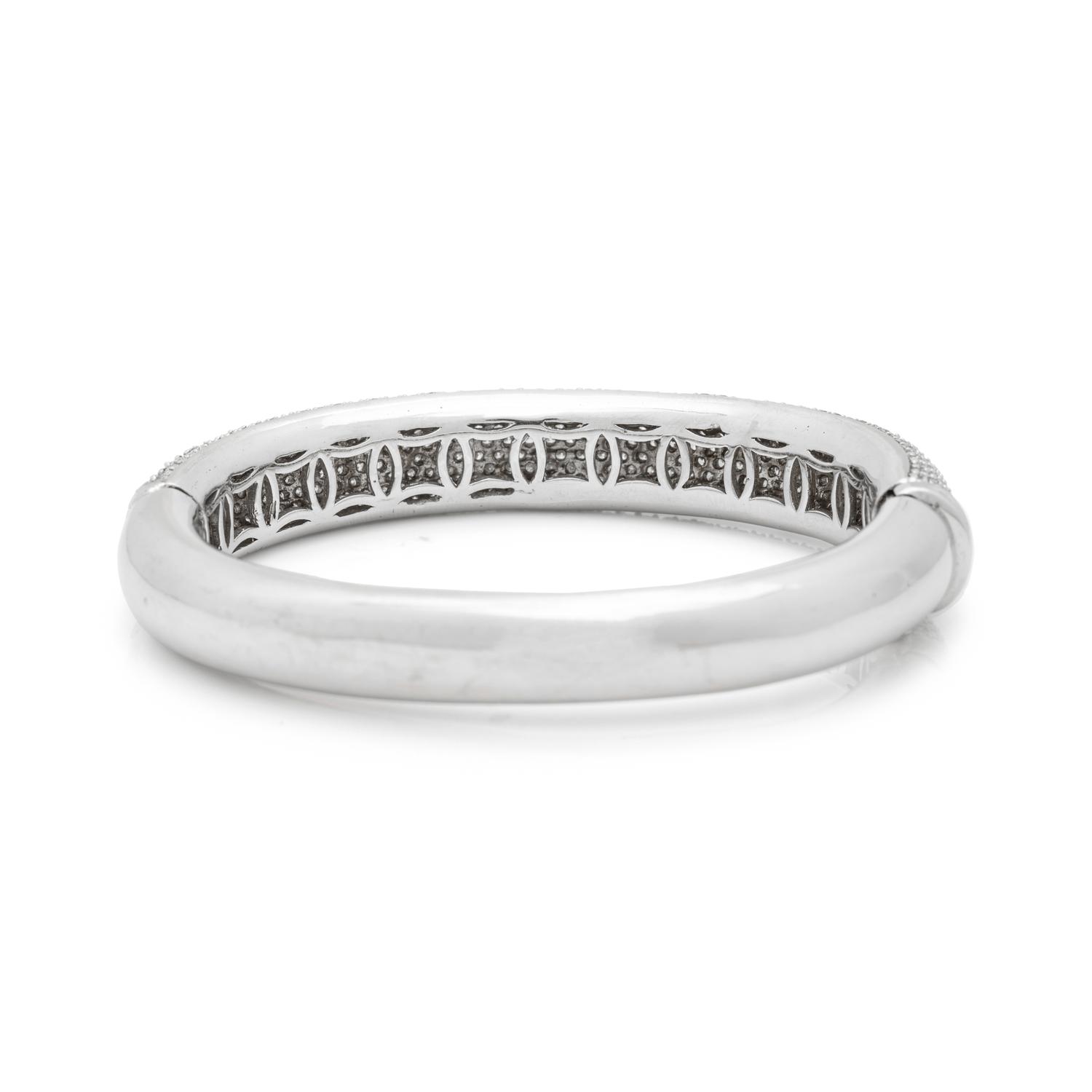WHITE GOLD AND DIAMOND BANGLE BRACELET
