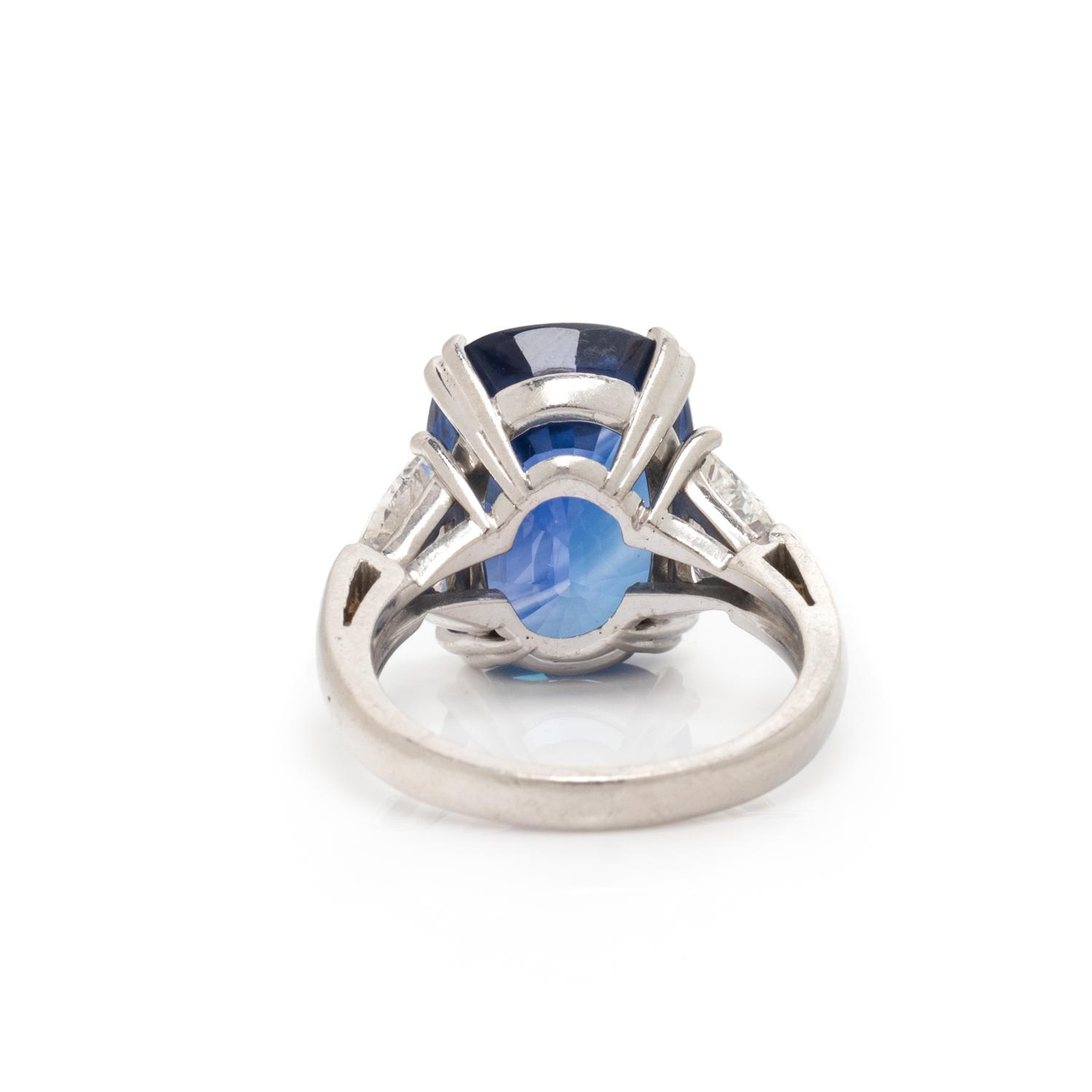 SAPPHIRE AND DIAMOND RING