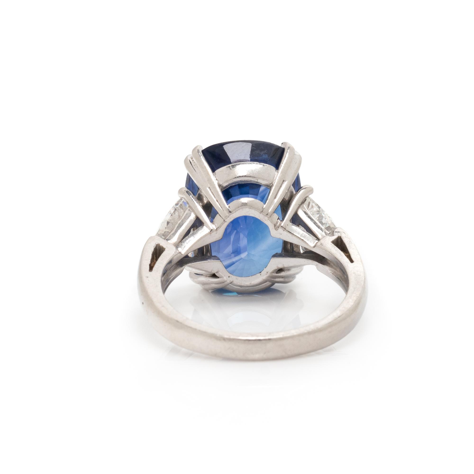 SAPPHIRE AND DIAMOND RING