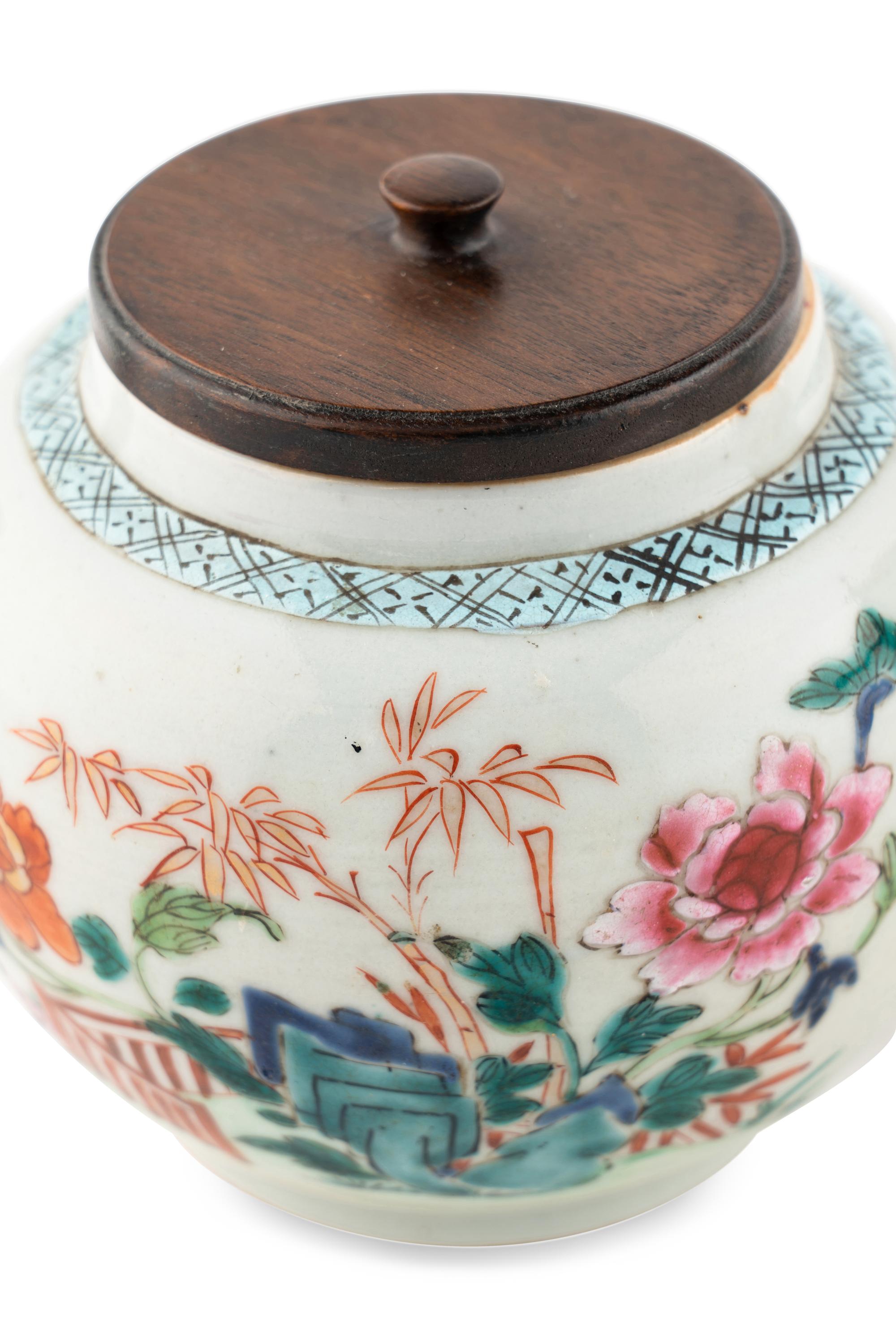 A Chinese Export Porcelain Teapot and Chocolate Pot