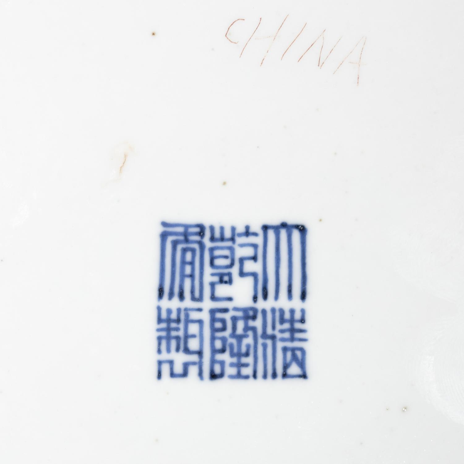 A Pair of Large Chinese Famille Rose Porcelain 'Bajixiang' Vases, Tianqiuping , Late 19th-Early 20th Century 清晚期 粉彩八吉祥大天球瓶一對