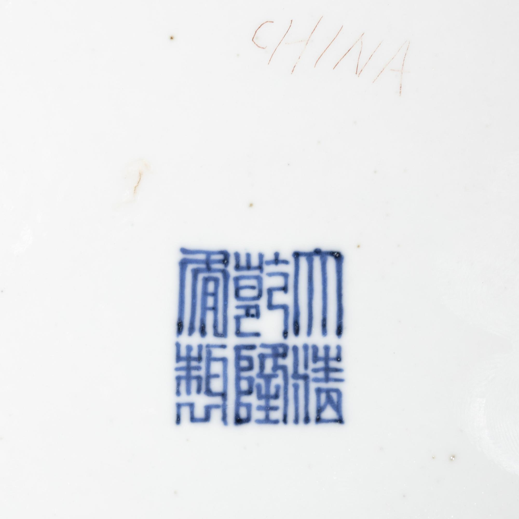 A Pair of Large Chinese Famille Rose Porcelain 'Bajixiang' Vases, Tianqiuping , Late 19th-Early 20th Century 清晚期 粉彩八吉祥大天球瓶一對