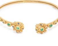 LALAOUNIS, YELLOW GOLD, EMERALD, AND SAPPHIRE TORQUE NECKLACE