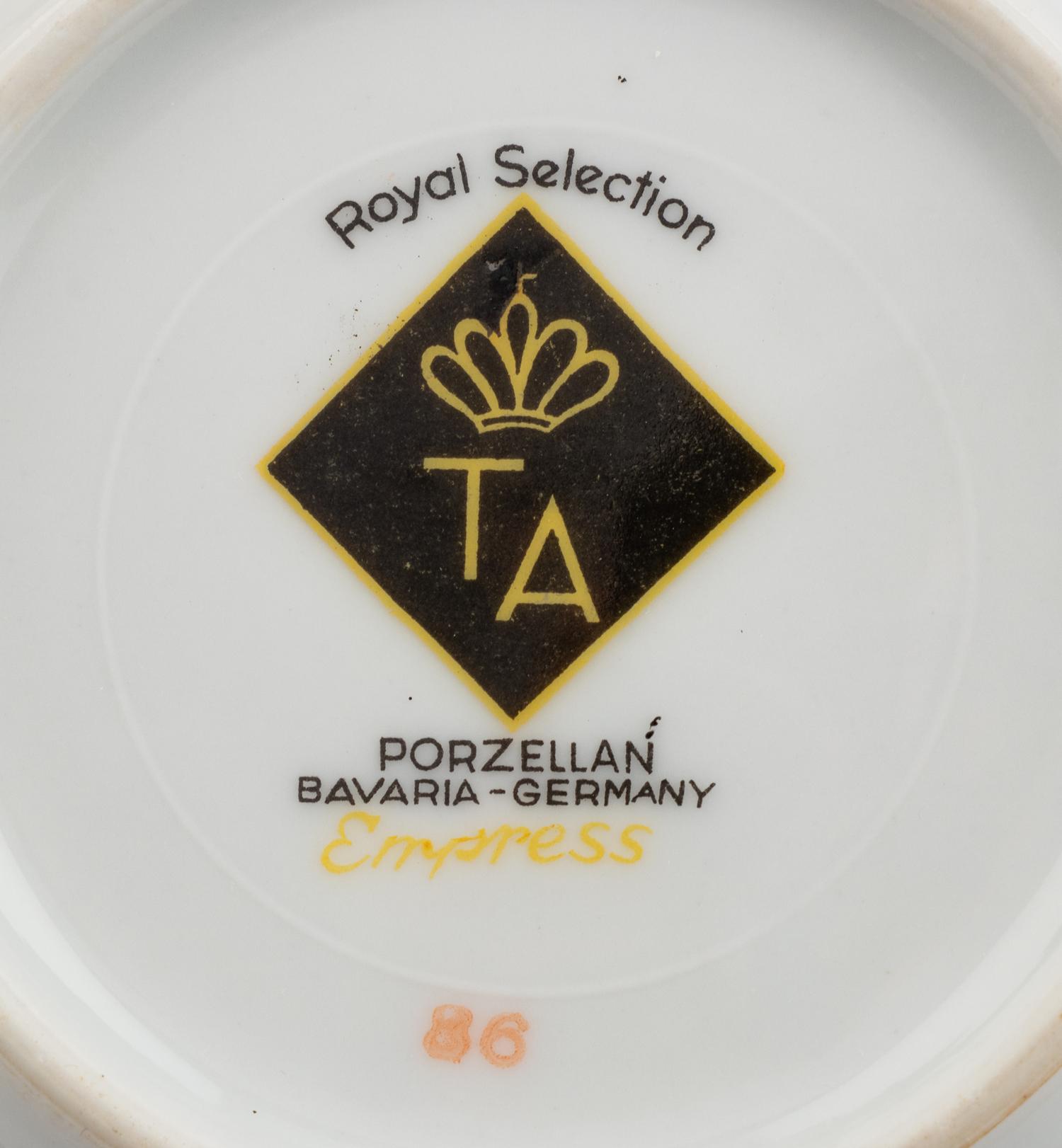 A Franciscan Porcelain Dinner Service