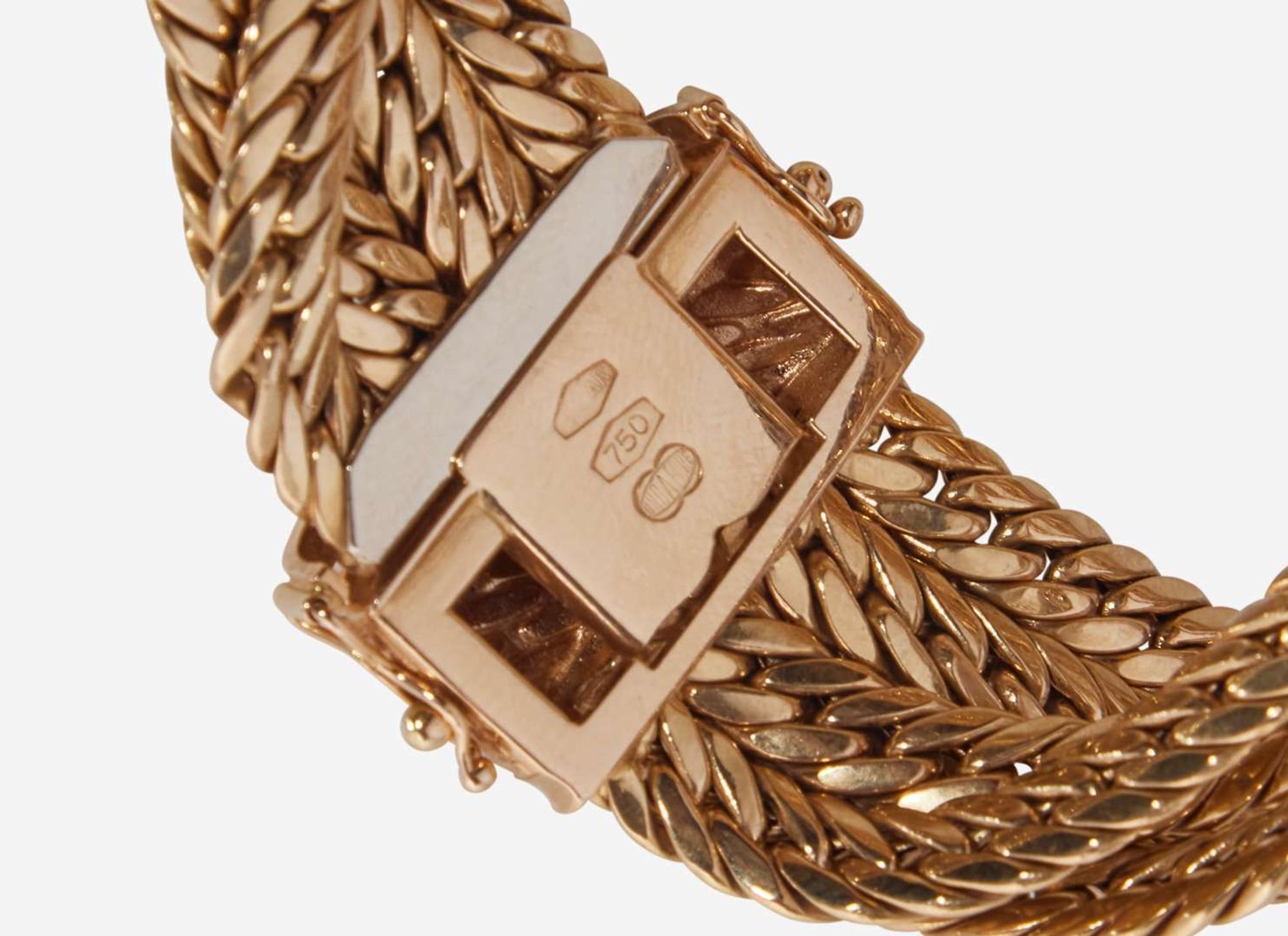 An 18K Yellow Gold Bracelet