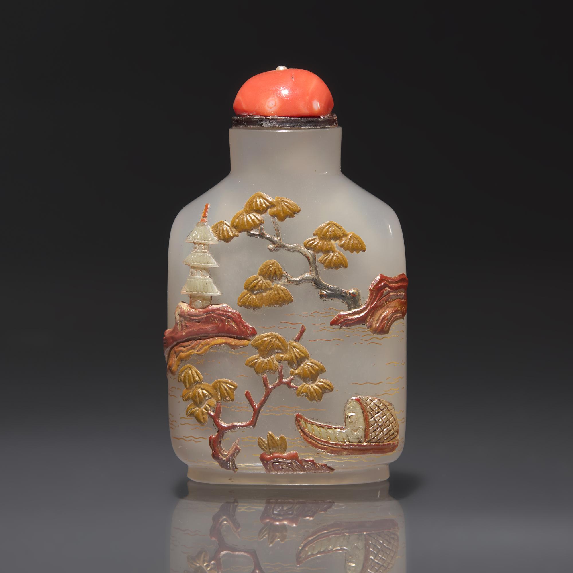 A Tsuda Family-Embellished Chinese Chalcedony Snuff Bottle — 1860-1930年 瑪瑙嵌寶鼻煙壺; 壺嵌飾: 20世紀初 日本京都津田家族作