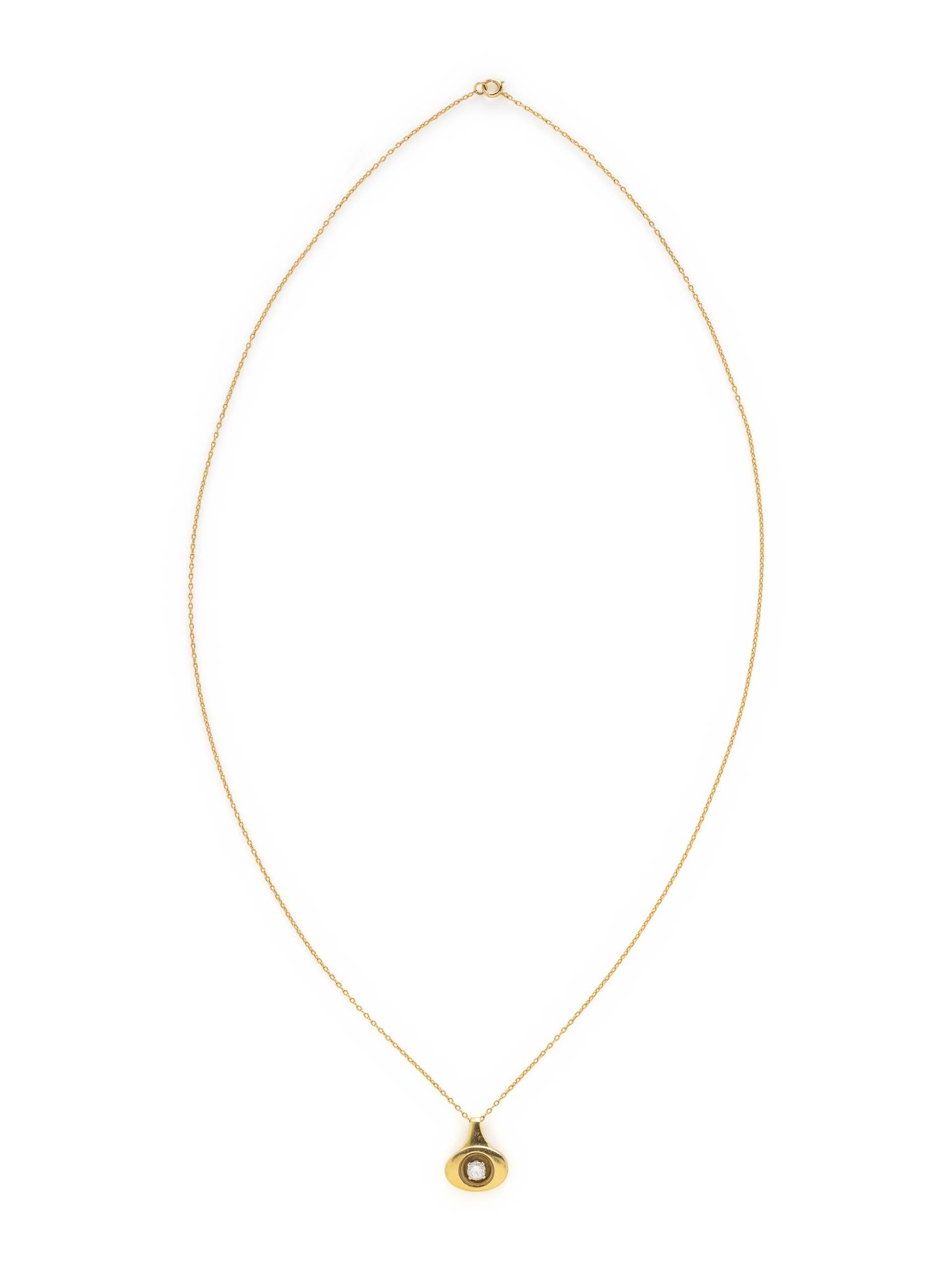 DIAMOND AND YELLOW GOLD PENDANT NECKLACE