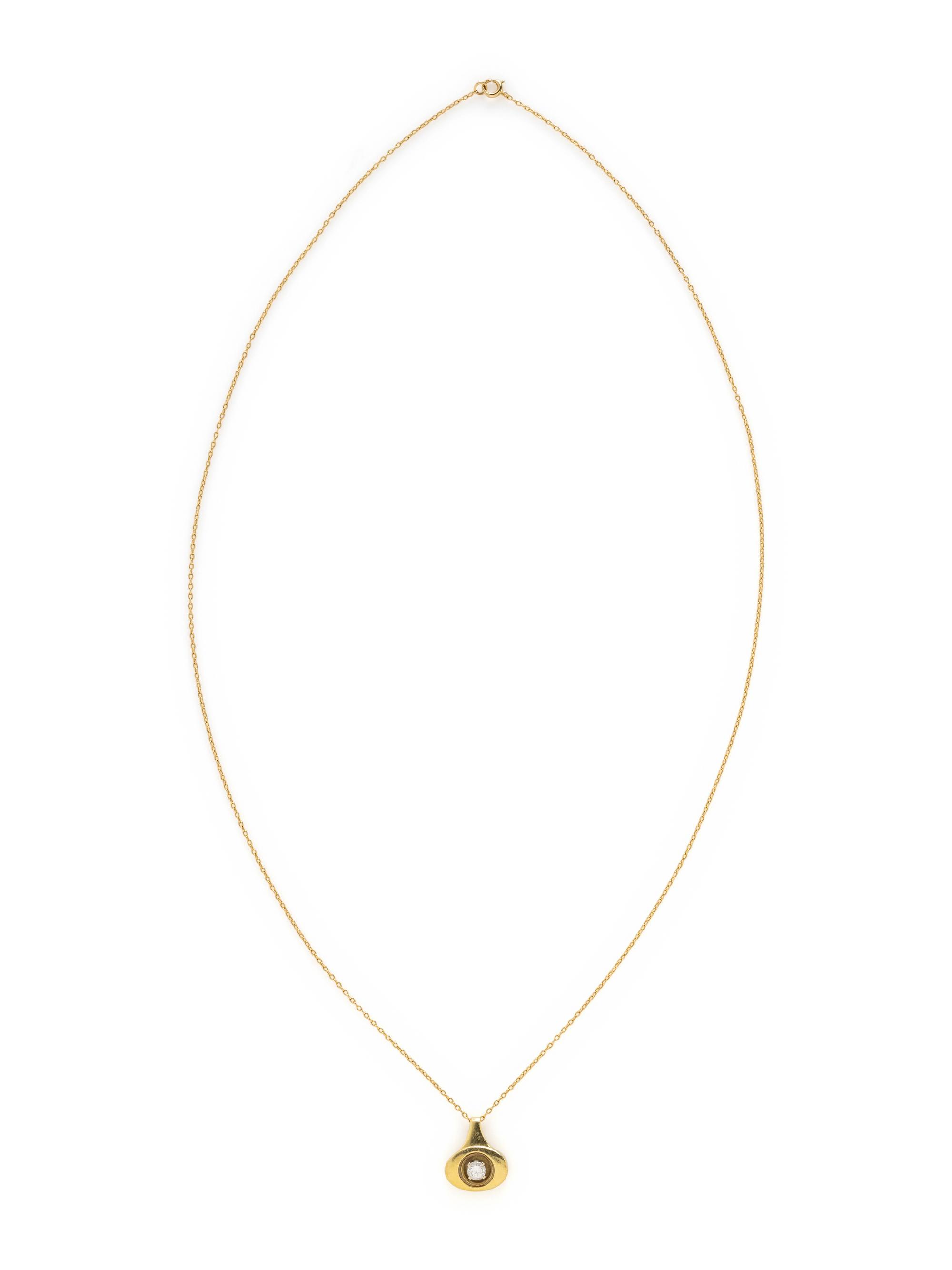 DIAMOND AND YELLOW GOLD PENDANT NECKLACE