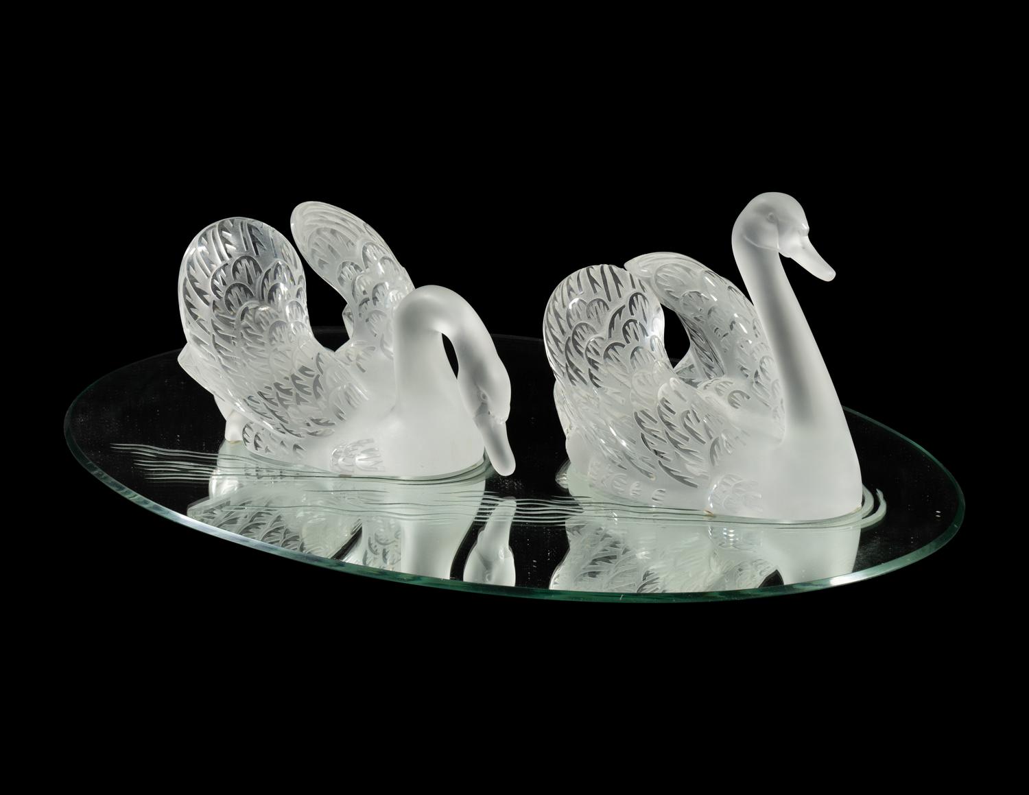A Lalique Miroir Cygnes Centerpiece