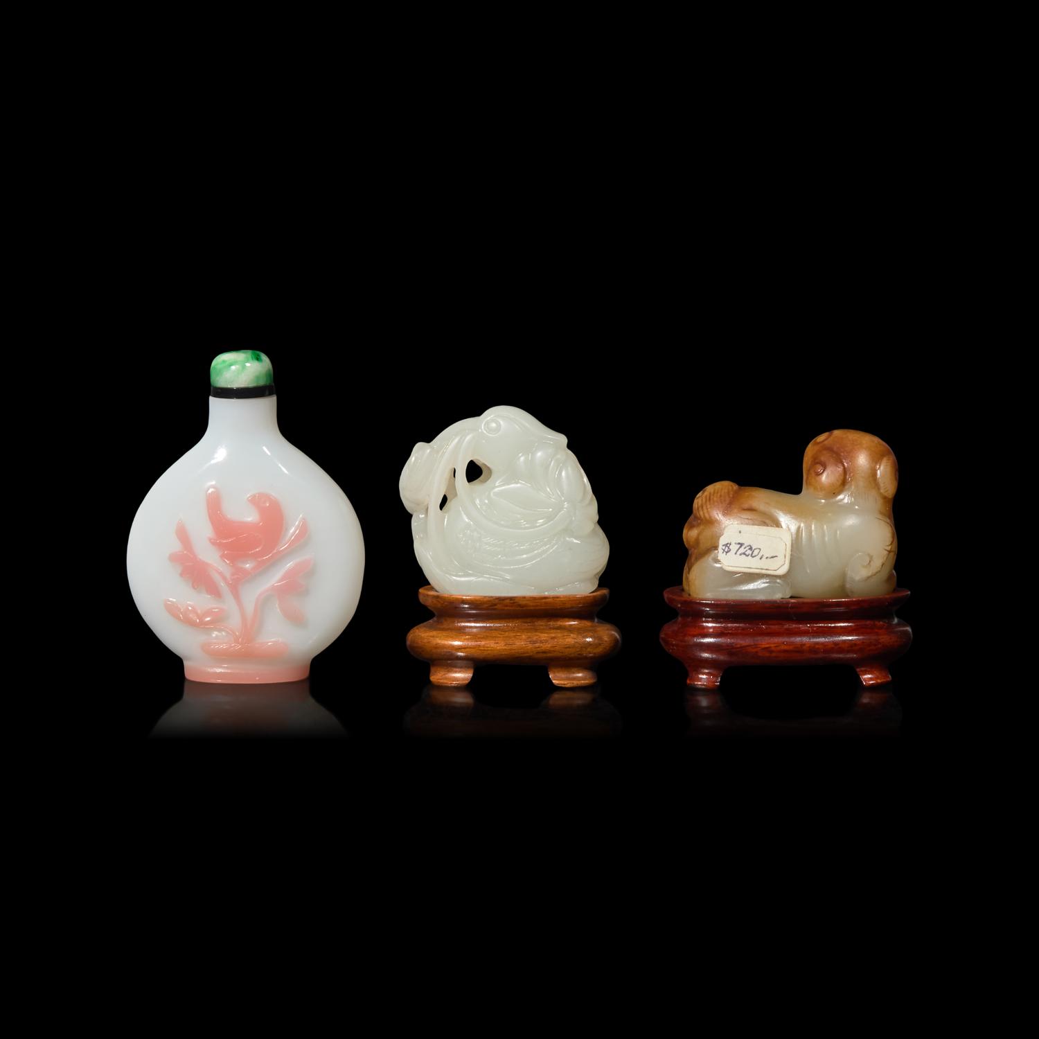 Two Chinese White Jade Carvings and a Glass Overlay Snuff Bottle, Qing Dynasty 清 白玉瑞獸兩件及套料鼻煙壺