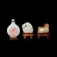 Two Chinese White Jade Carvings and a Glass Overlay Snuff Bottle, Qing Dynasty 清 白玉瑞獸兩件及套料鼻煙壺