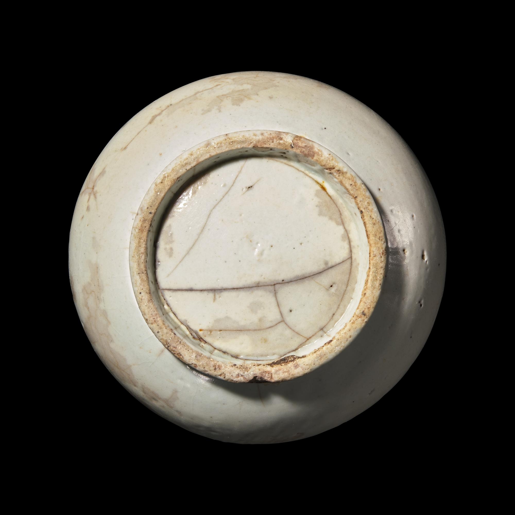 A Korean White Glazed Porcelain Bottle Vase, Joseon Dynasty — 朝鮮王朝 白瓷玉壺春瓶