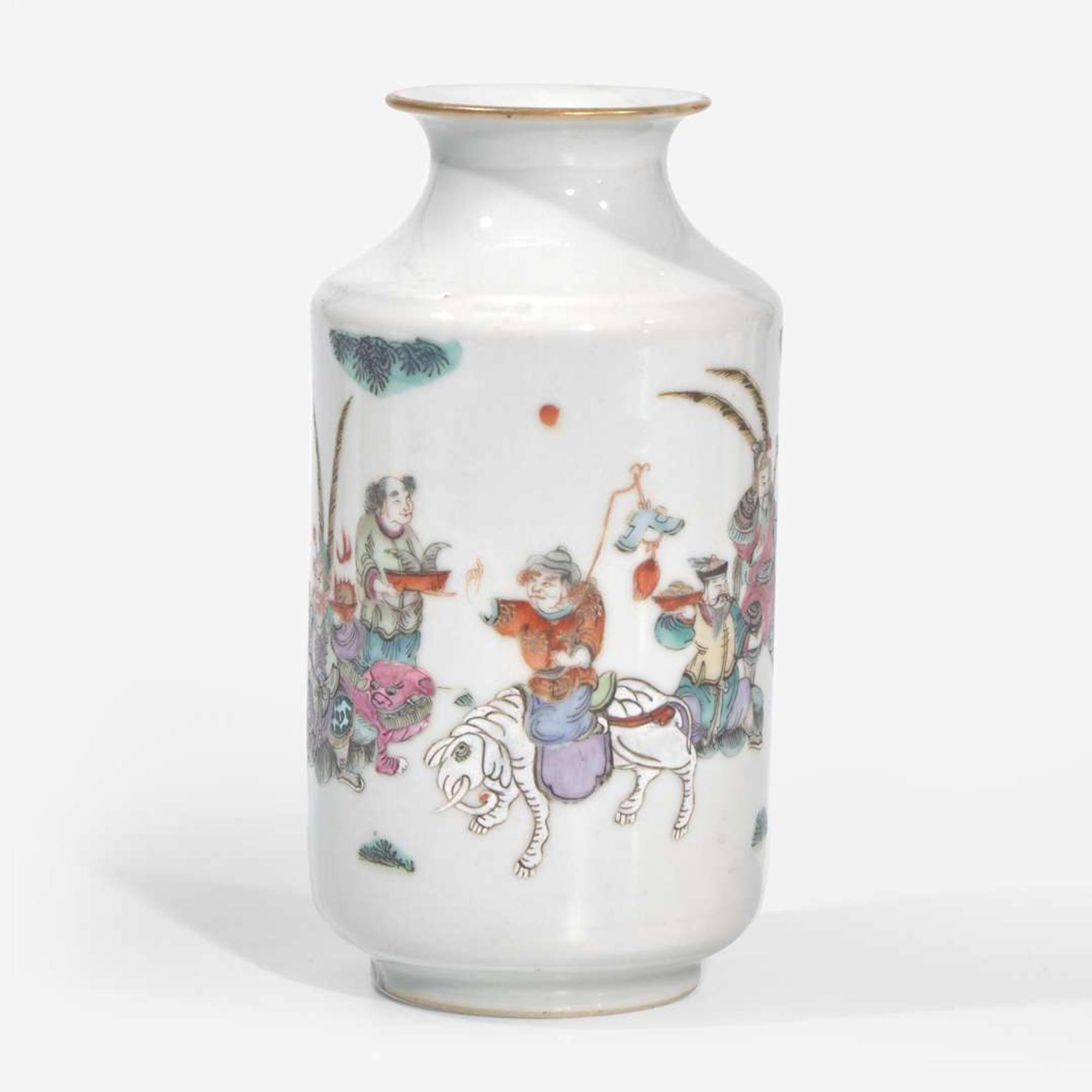 A Chinese famille-rose decorated "tribute bearers" small porcelain vase 粉彩小花樽 Qing Dynasty, 19th century ? ????