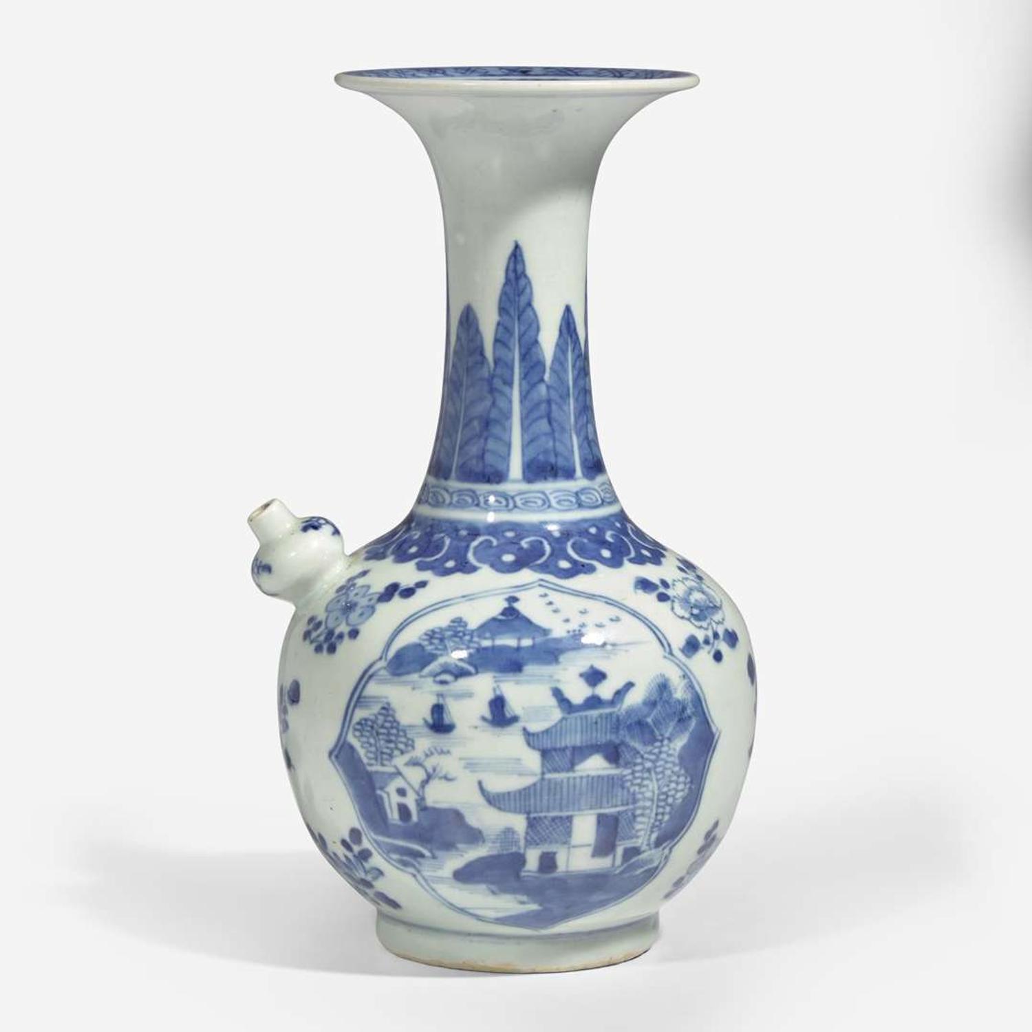 A Chinese blue and white Kendi 青花軍持形注壶 19th century ????