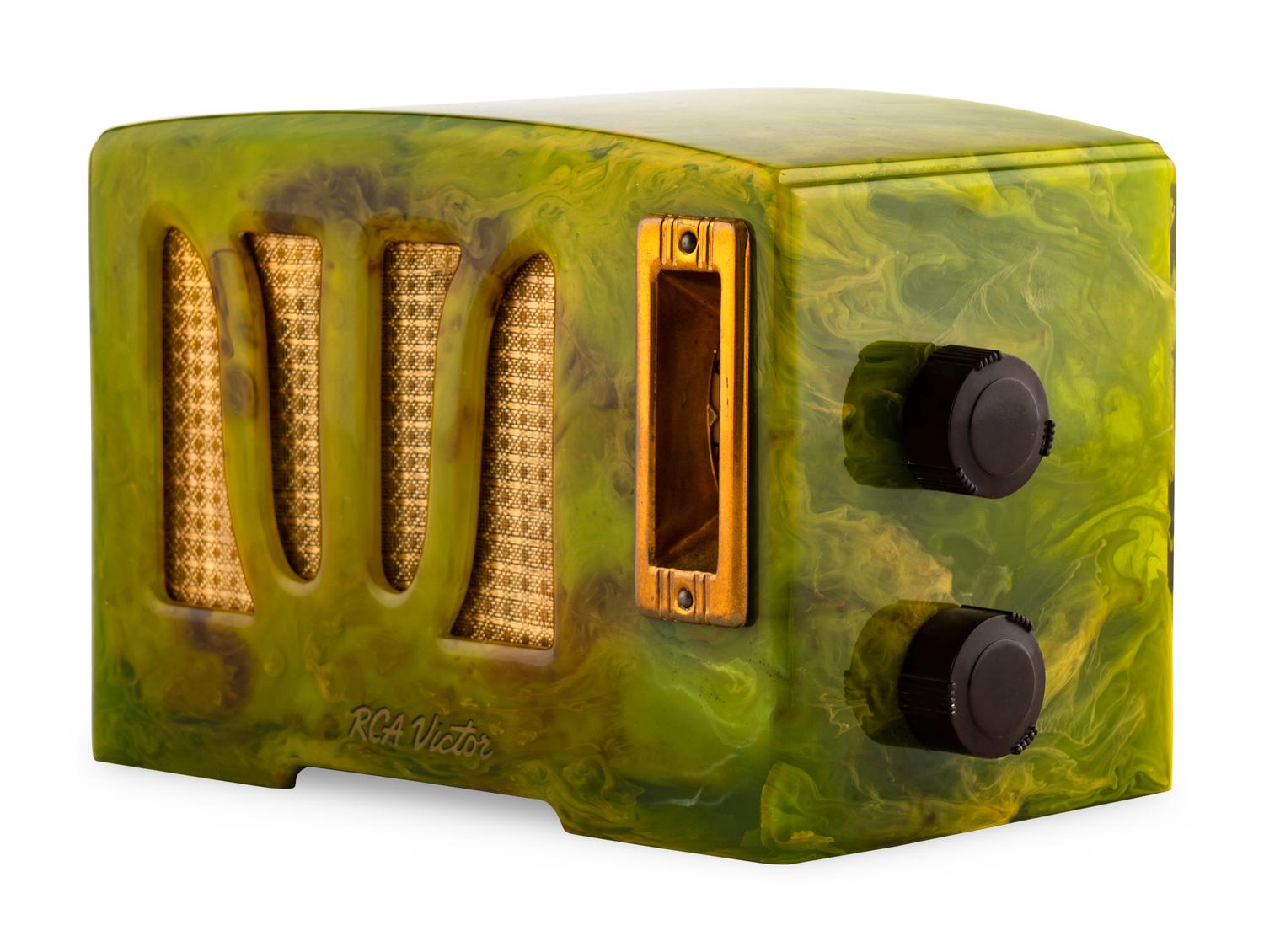 An RCA RC350 Radio