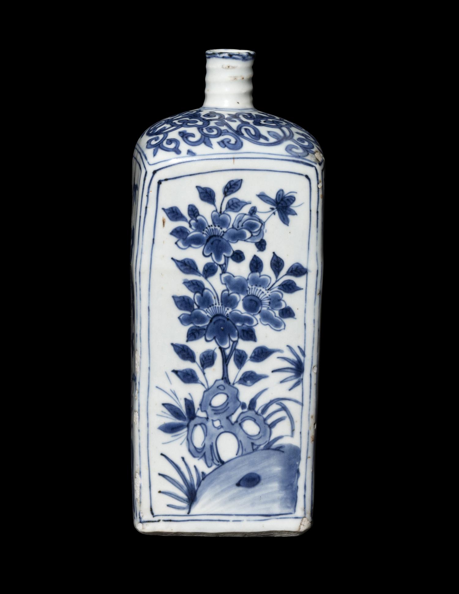 A Chinese Blue and White Porcelain Wine Bottle