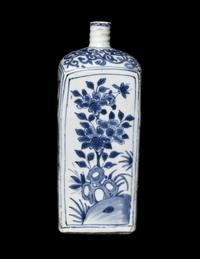 A Chinese Blue and White Porcelain Wine Bottle
