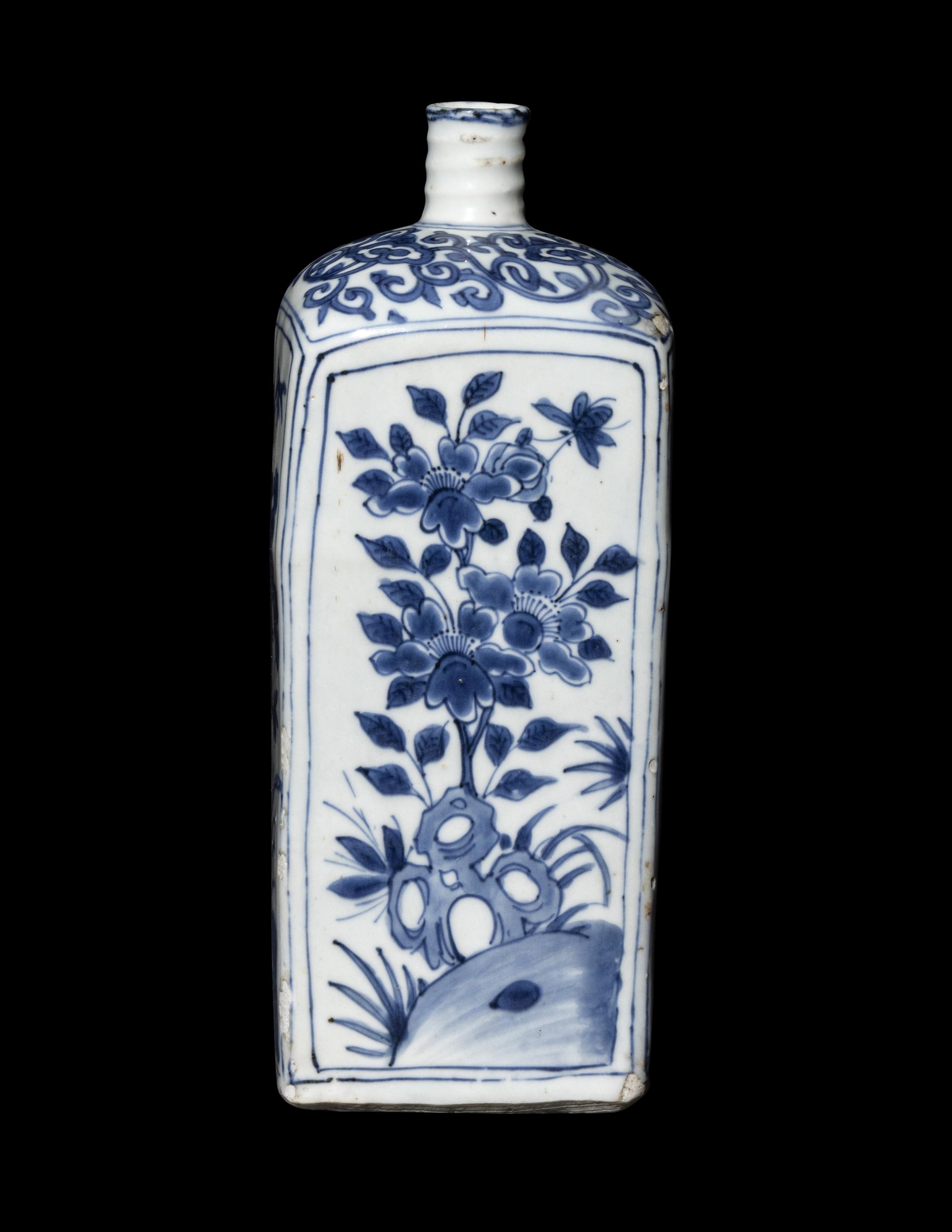 A Chinese Blue and White Porcelain Wine Bottle