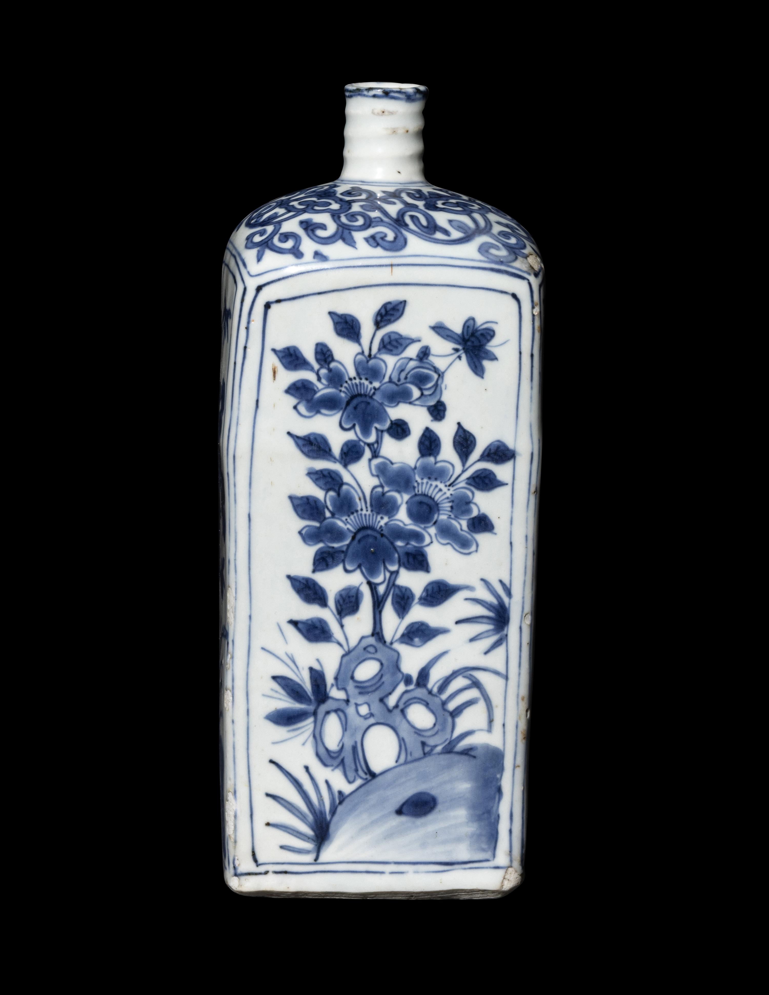 A Chinese Blue and White Porcelain Wine Bottle