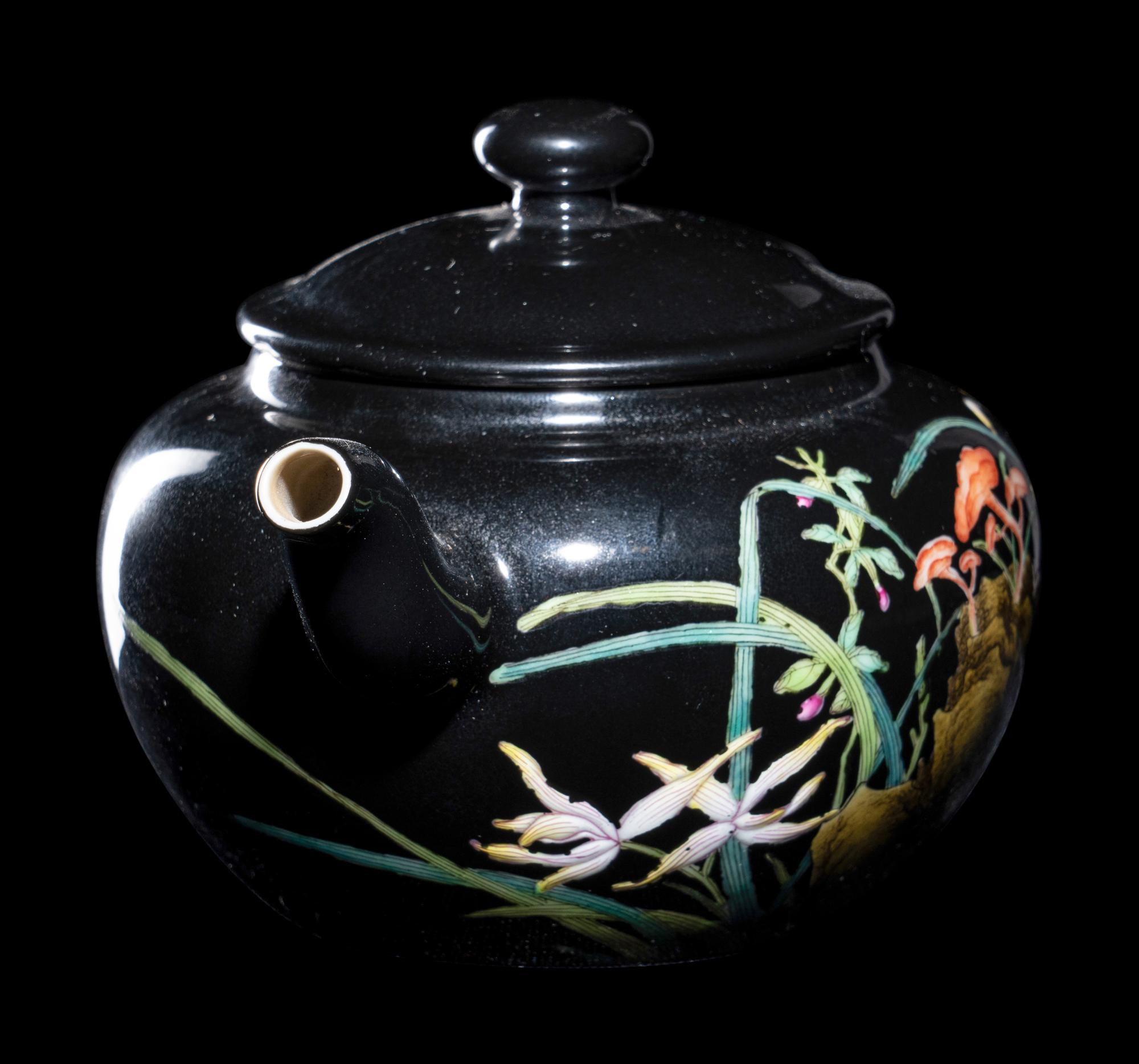 A Chinese Black Ground Famille Rose Porcelain Covered Teapot