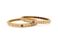 VAN CLEEF & ARPELS, PAIR OF YELLOW GOLD, DIAMOND, RUBY AND SAPPHIRE BANGLE BRACELETS