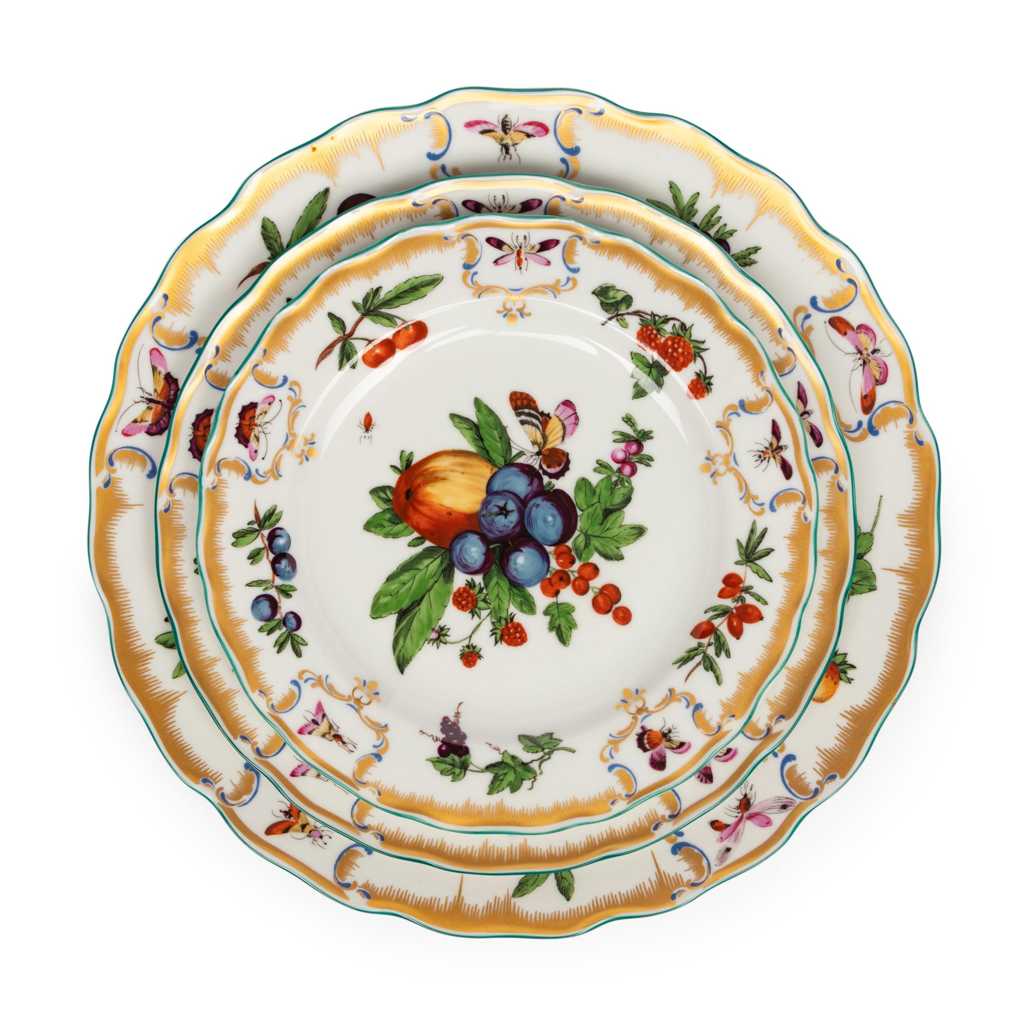 A Mottahedeh Porcelain Dinner Service