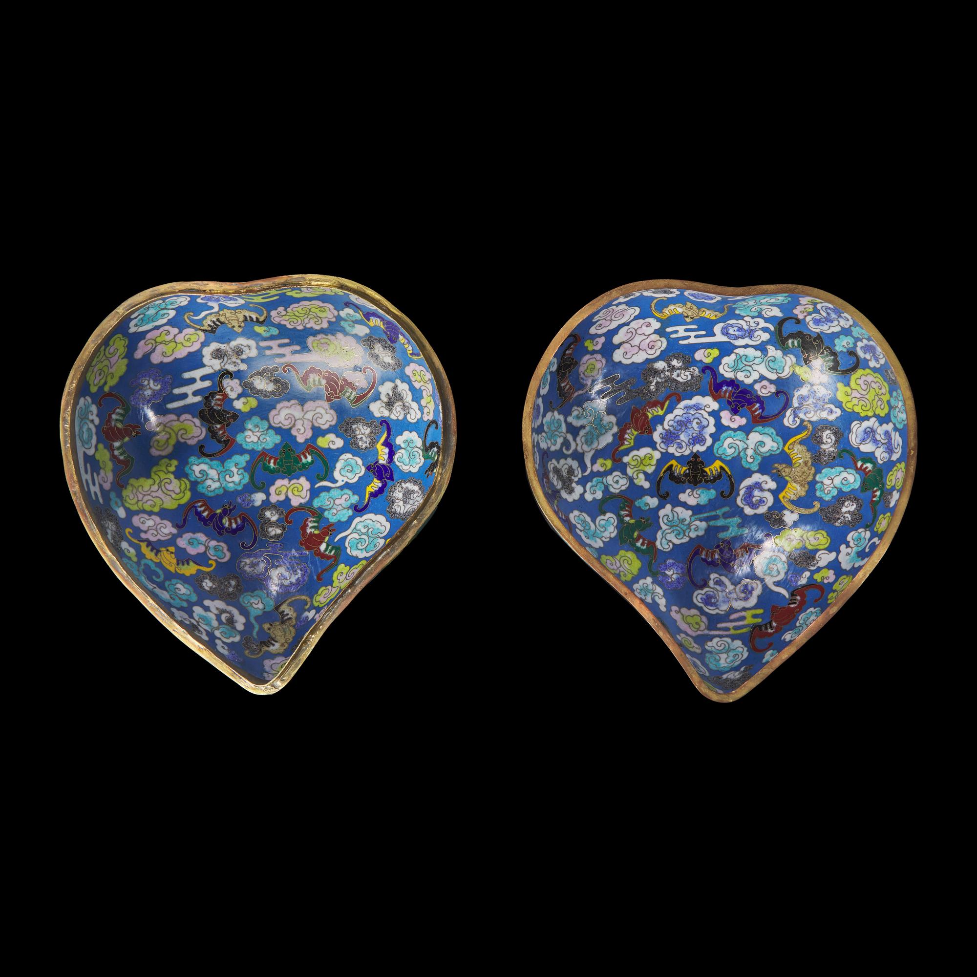 A Chinese Cloisonne Enamel Peach-Form Covered Box, 20th Century 近代 掐絲琺琅桃形蓋盒