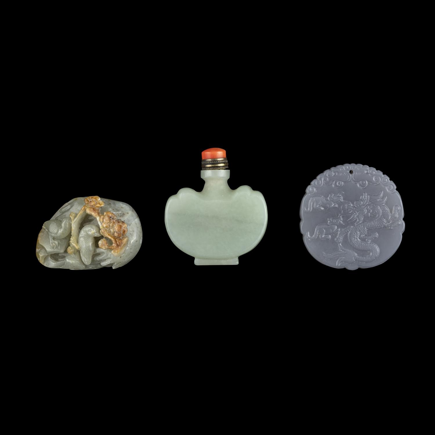 Three Chinese Celadon Jade Articles, 20th Century 近代 青白玉鼻烟壺、把件、牌子一組三件