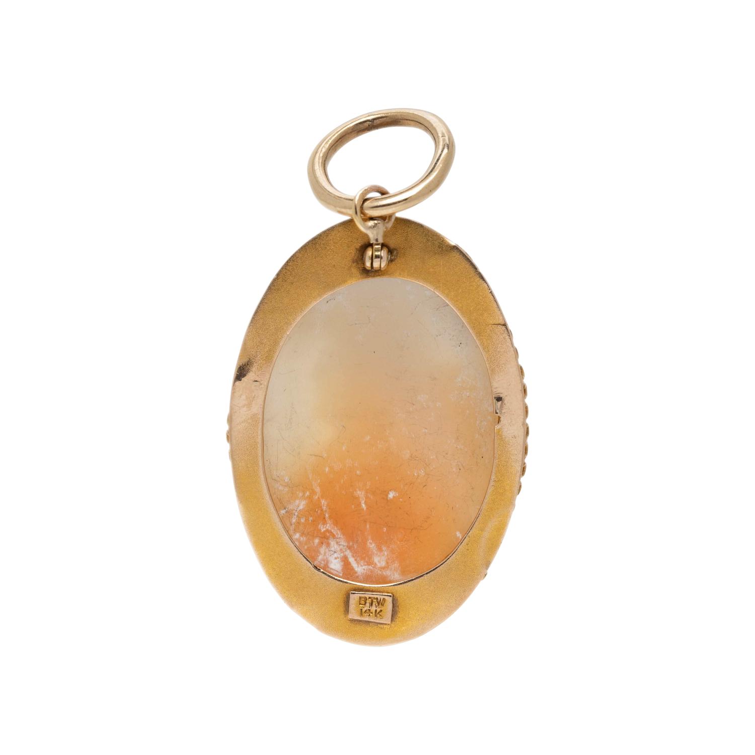 YELLOW GOLD CAMEO PENDANT