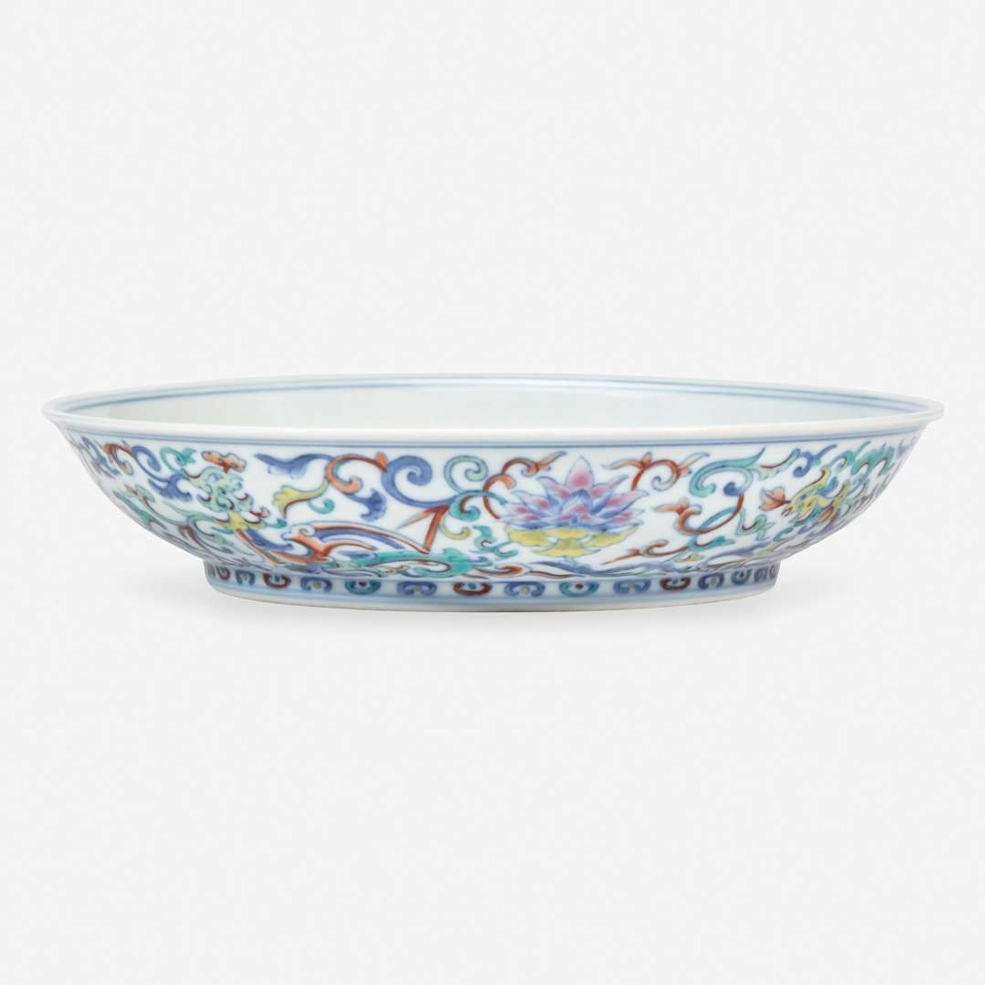 A Chinese doucai-decorated porccelain "Phoenix" dish 斗彩凤纹盘 Qianlong six-character seal mark ?????