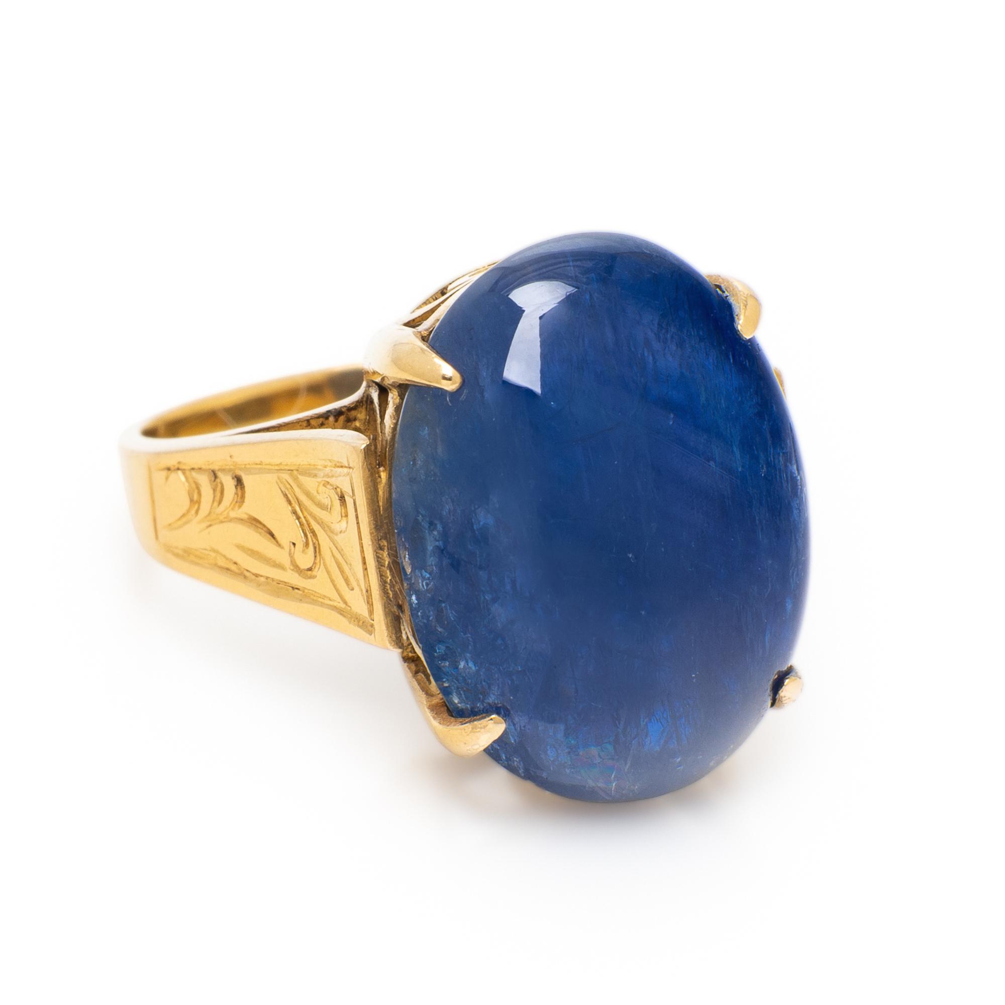UNHEATED BURMESE SAPPHIRE AND YELLOW GOLD RING