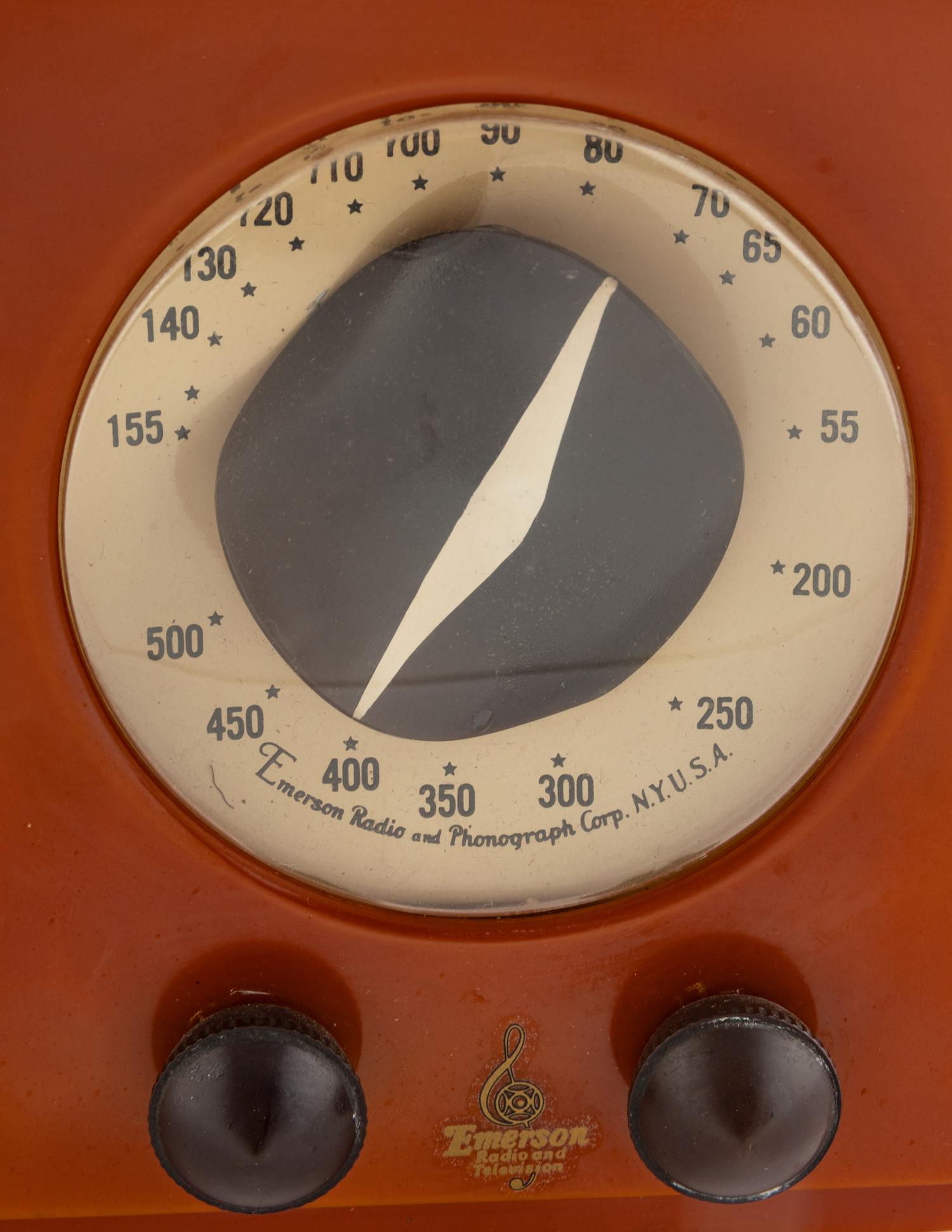 An Emerson Patriot Aristocrat 400 Radio