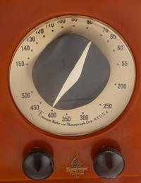 An Emerson Patriot Aristocrat 400 Radio