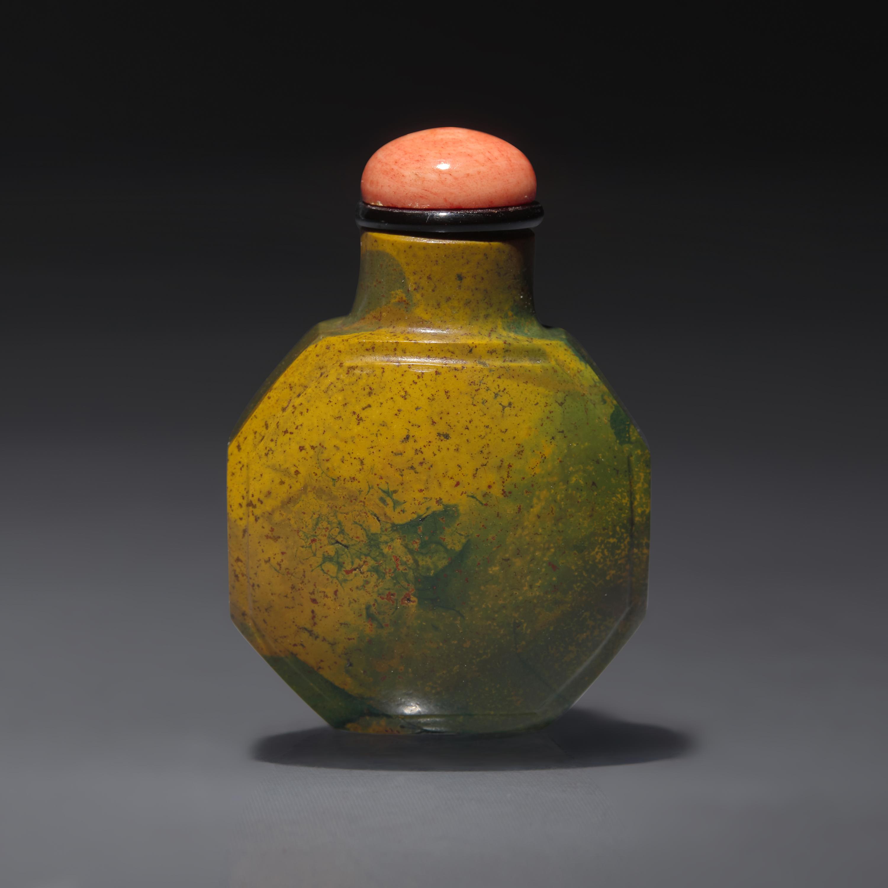 A Small Chinese Faceted Jasper Snuff Bottle, Qing Dynasty, Circa 1750-1820 — 1750–1820年 羊肝瑪瑙八方磨棱小鼻煙壺