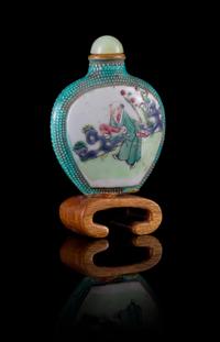 A Famille Rose Porcelain Snuff Bottle — 19TH CENTURY
