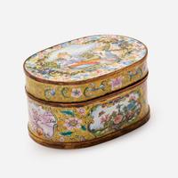 A Chinese enameled copper oval box and cover decorated with European subjects 銅胎畫琺瑯歐洲人物小盒