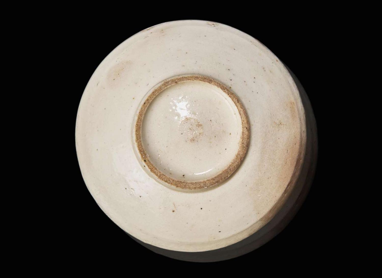 A Chinese whiteware ovoid vessel, possibly Fujian 白瓷圓罐 可能為福建