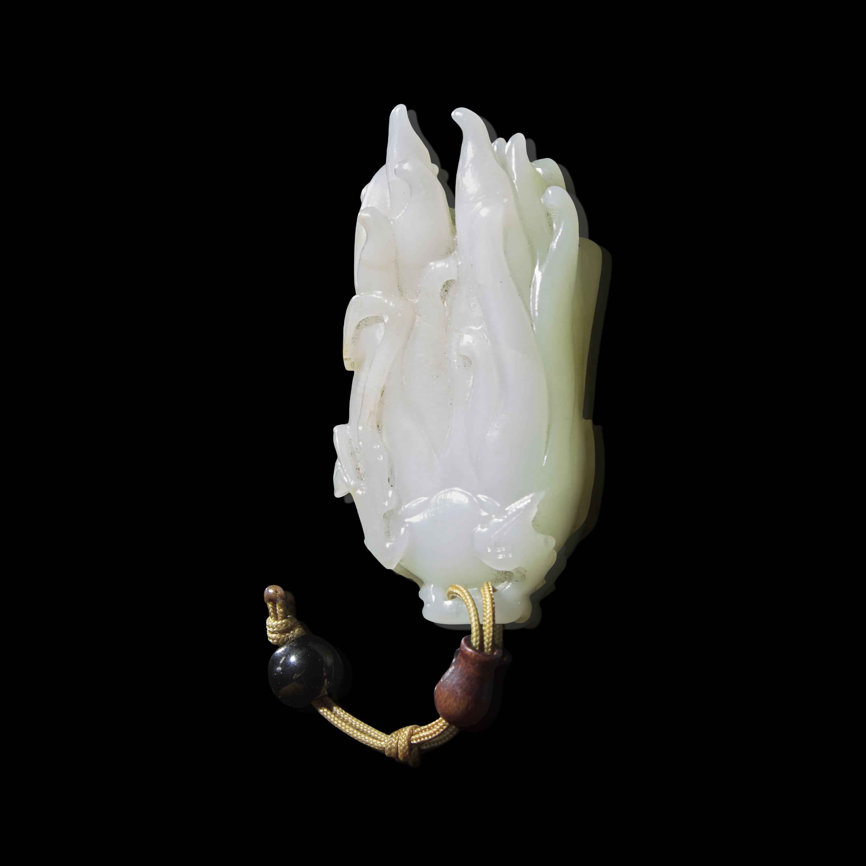 A Chinese Pale Celadon Jade Buddha's Hand Citron Pendant, 19th Century 清晚期 青白玉佛手