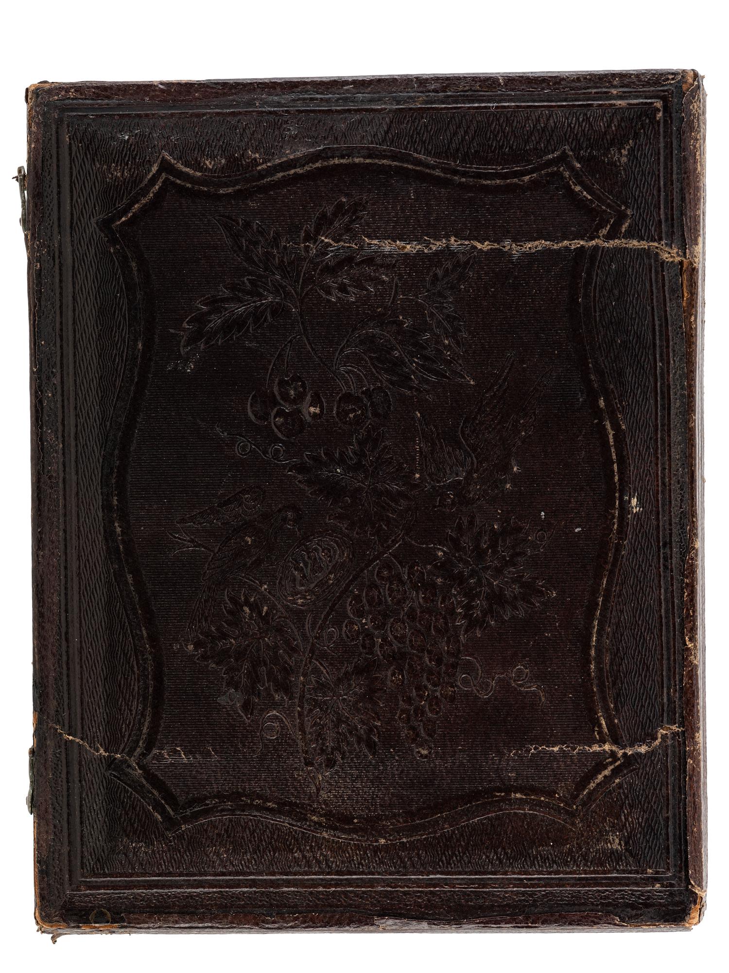 [CIVIL WAR]. Quarter plate tintype of a Federal cavalry soldier on horseback.