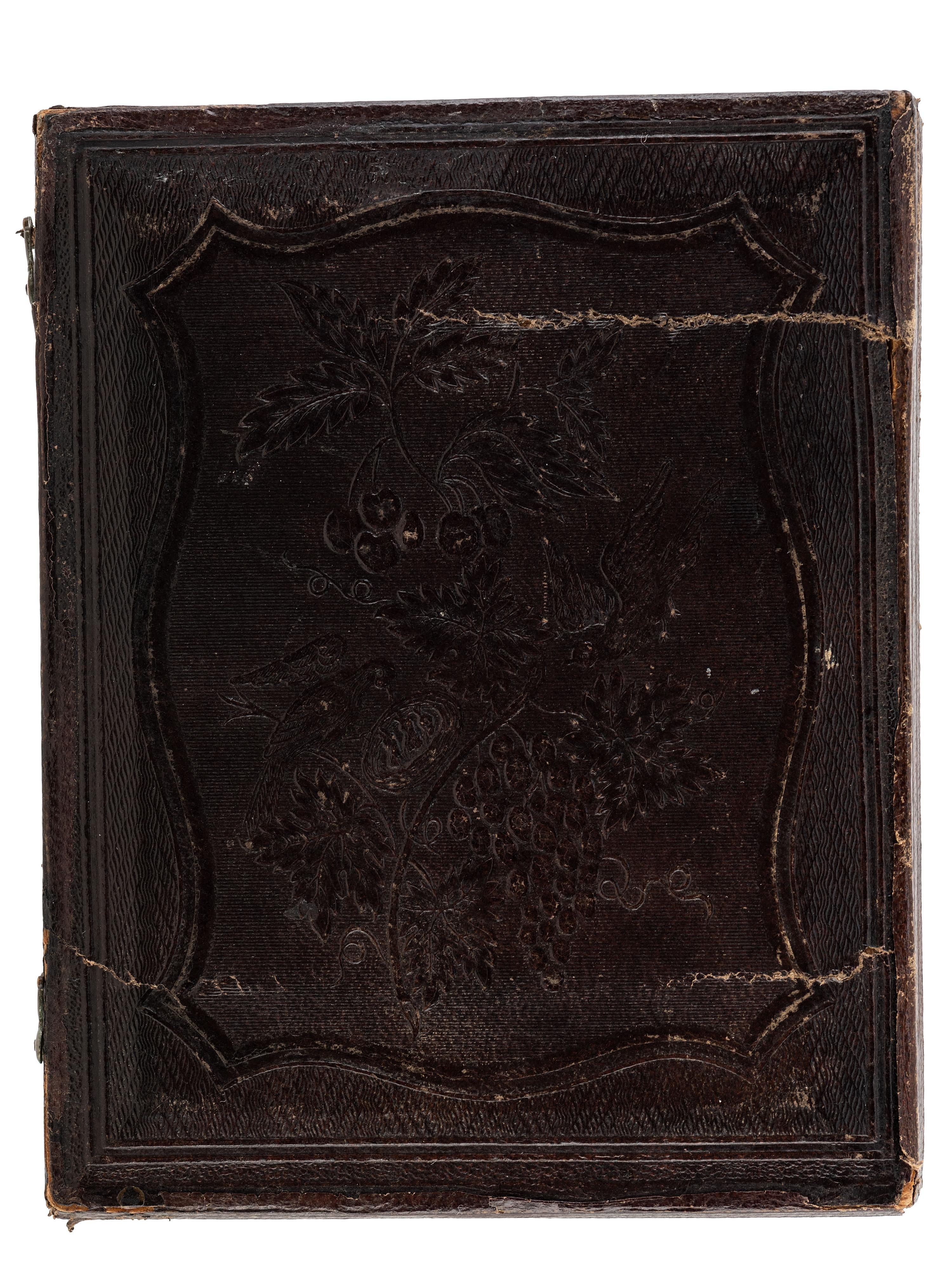[CIVIL WAR]. Quarter plate tintype of a Federal cavalry soldier on horseback.