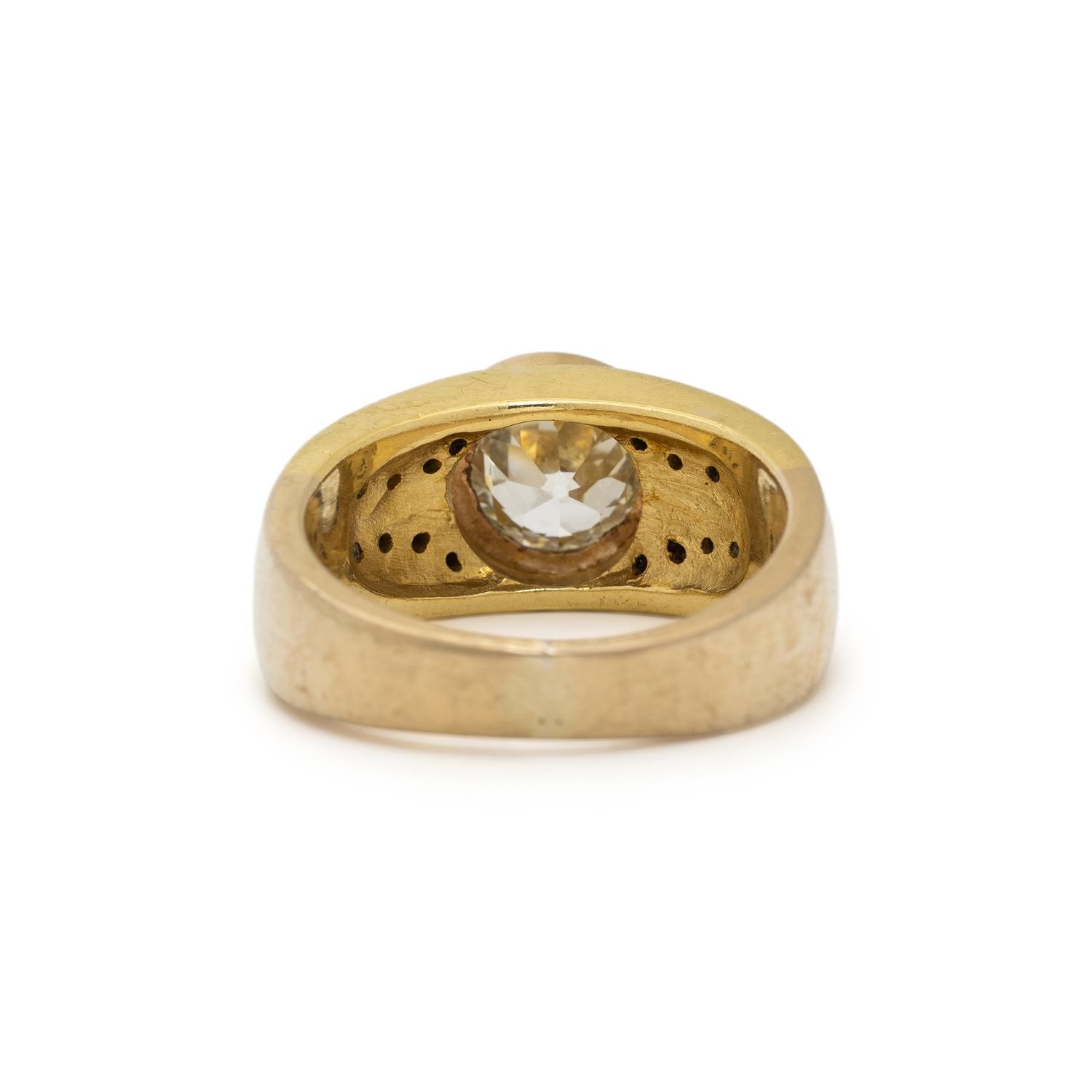 DIAMOND AND YELLOW GOLD RING