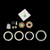 Thirteen Chinese Jadeite, Spinach Jade and Hardstone Jewelry Articles — 翡翠、碧玉等首飾一組十三件
