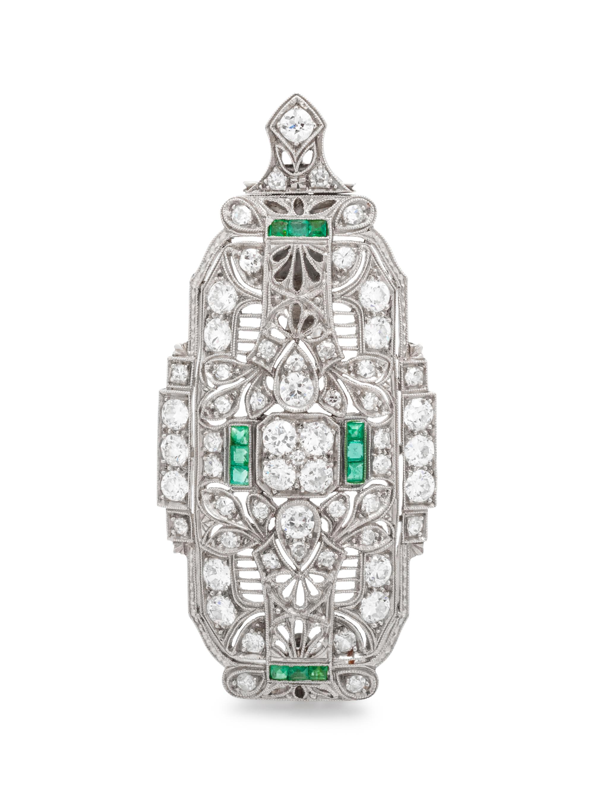ART DECO, DIAMOND AND EMERALD PENDANT/BROOCH