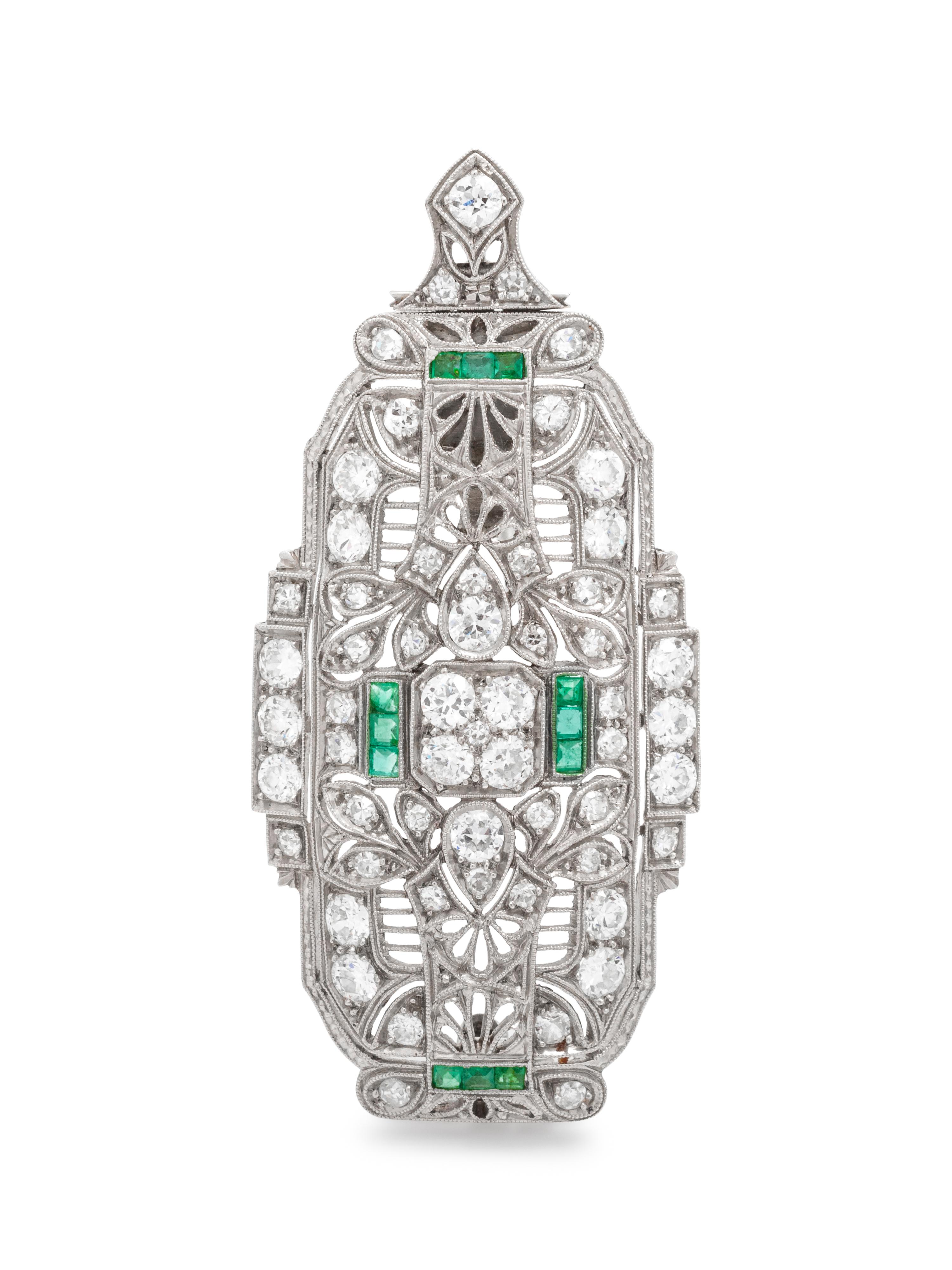 ART DECO, DIAMOND AND EMERALD PENDANT/BROOCH