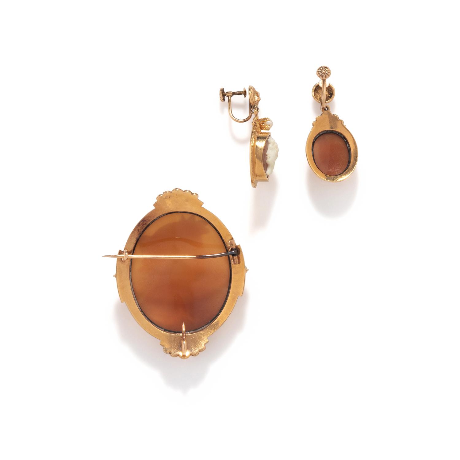 VICTORIAN, YELLOW GOLD AND CAMEO DEMI PARURE