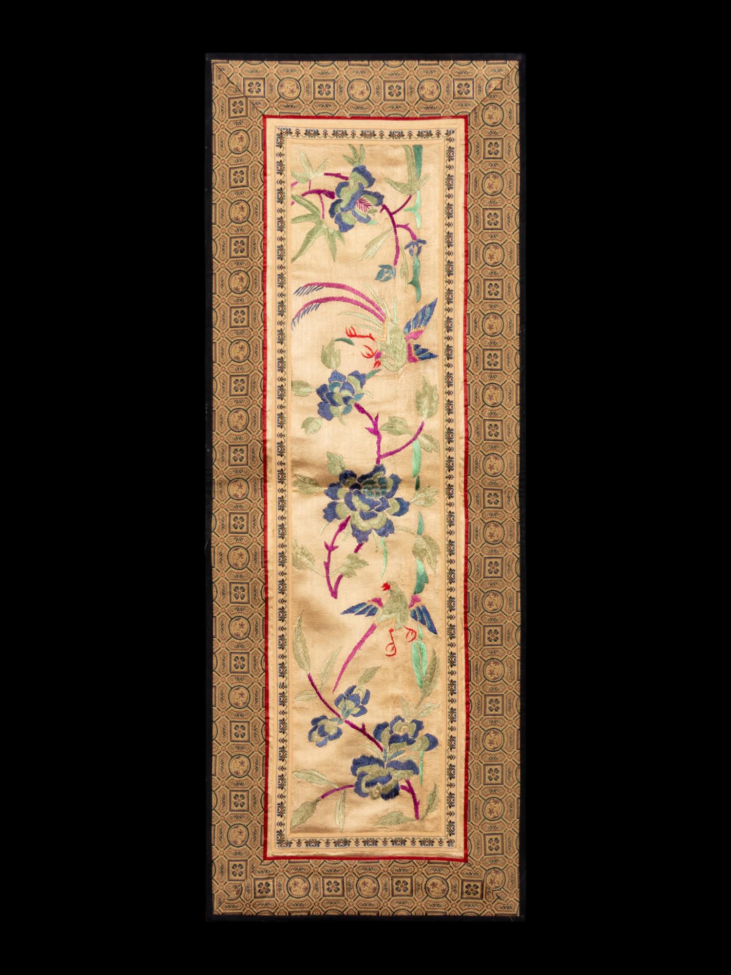 A Collection of 33 Chinese Embroidered Silk Panels 近代 綉片33幅