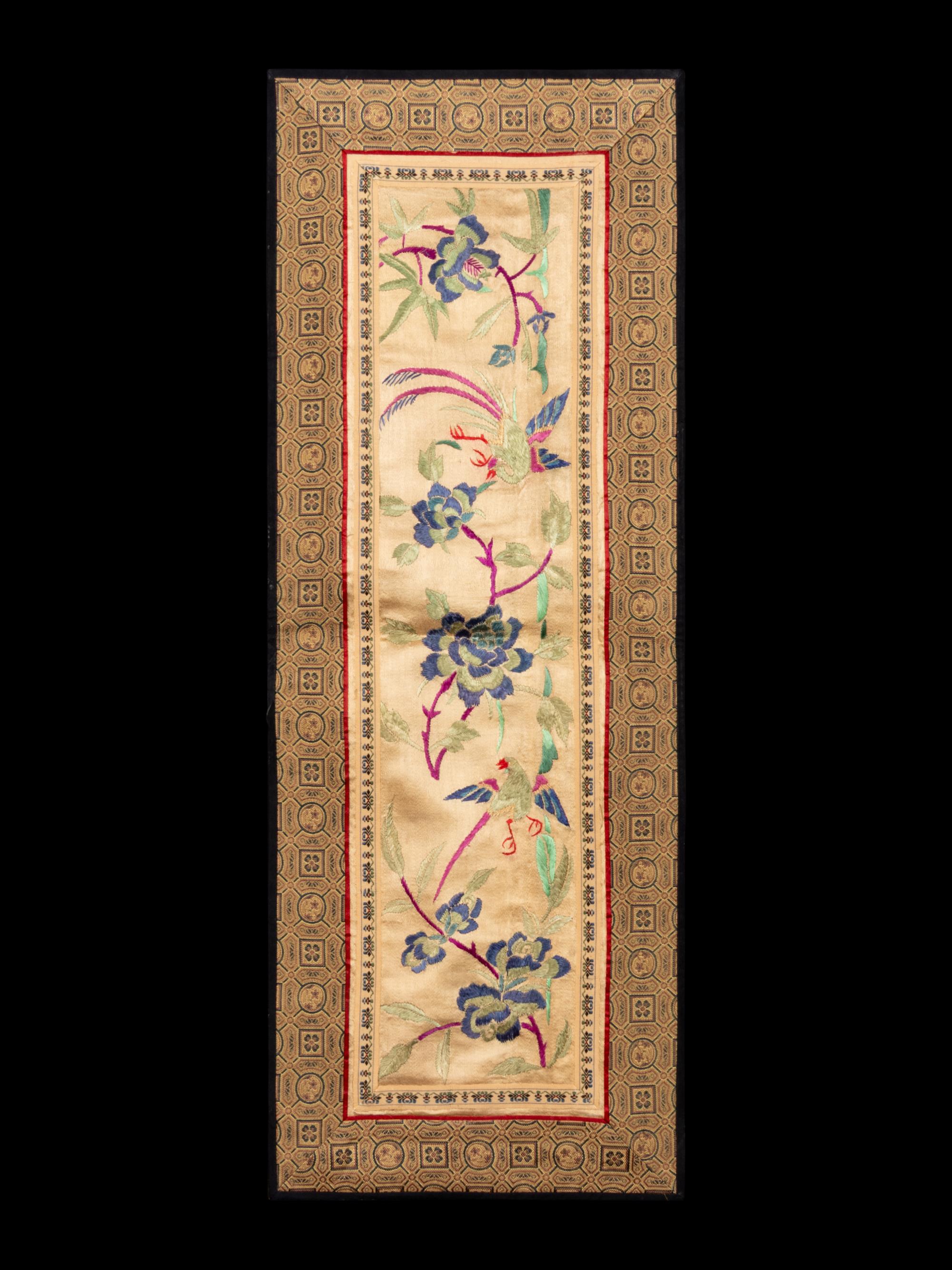 A Collection of 33 Chinese Embroidered Silk Panels 近代 綉片33幅