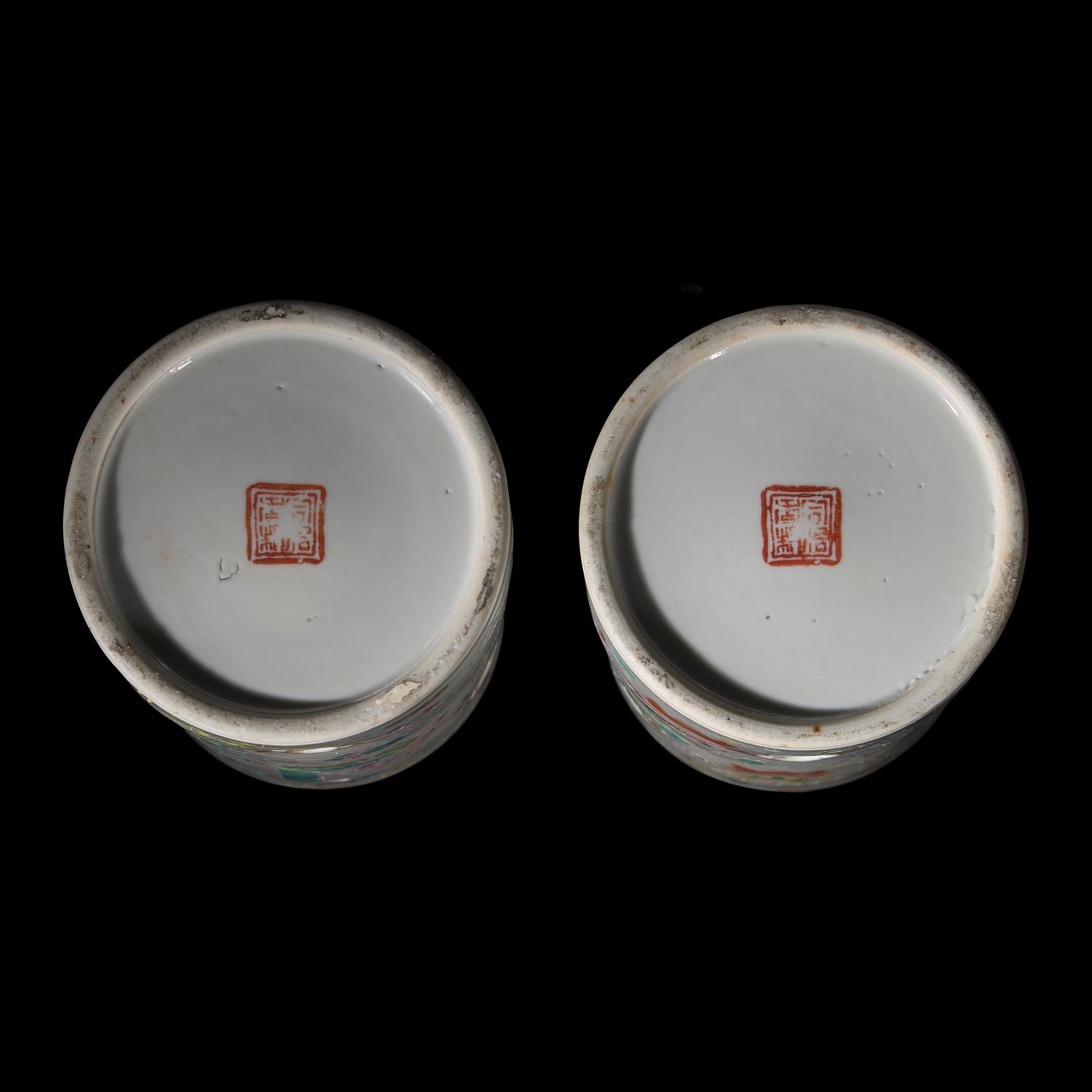 A Pair of Chinese Famile Rose Porcelain Hat Stands, Tongzhi Period 清同治 粉彩博古紋帽筒一對