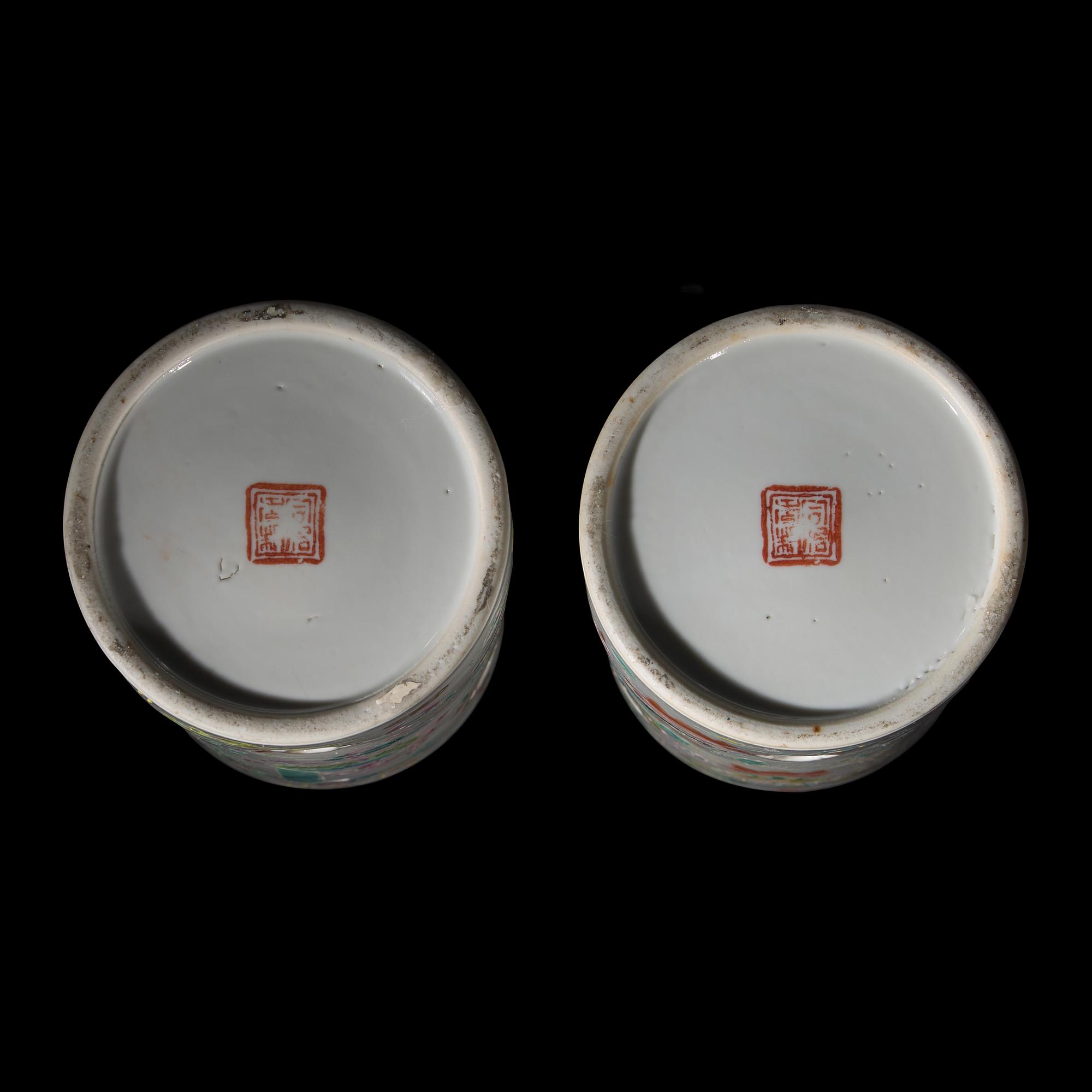 A Pair of Chinese Famile Rose Porcelain Hat Stands, Tongzhi Period 清同治 粉彩博古紋帽筒一對