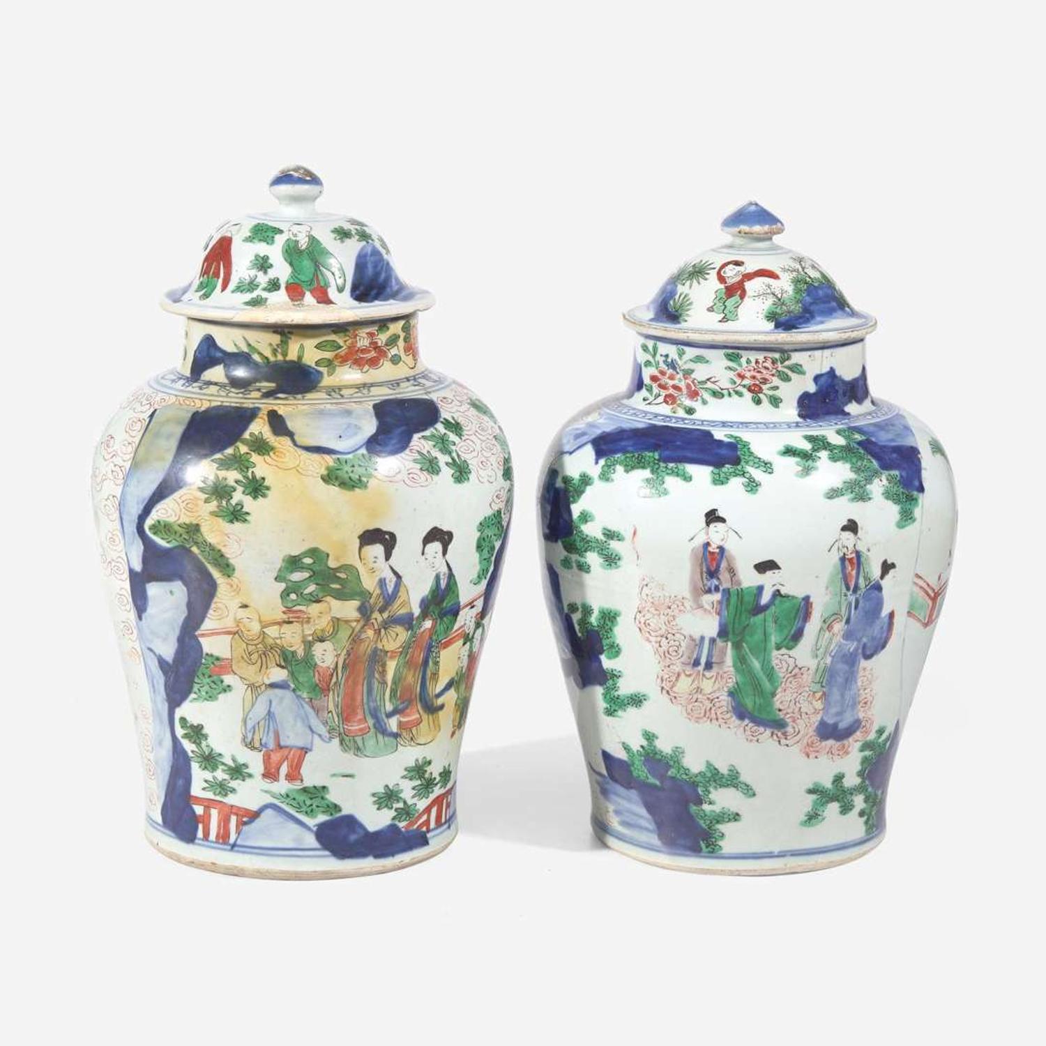Two Chinese wucai-decorated porcelain jars and associated covers 五彩瓷罐两件 17th century ????